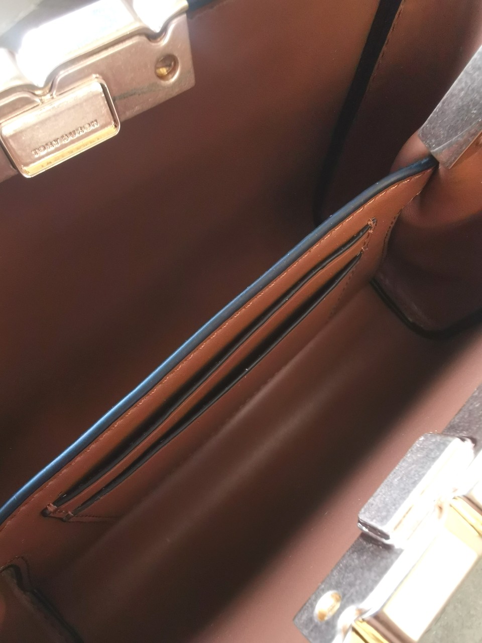 Tory Burch 编号995 小号TORY BURCH 汤丽柏琦 新款 Eleanor 皮革手袋 点缀以精美绒面革饰边