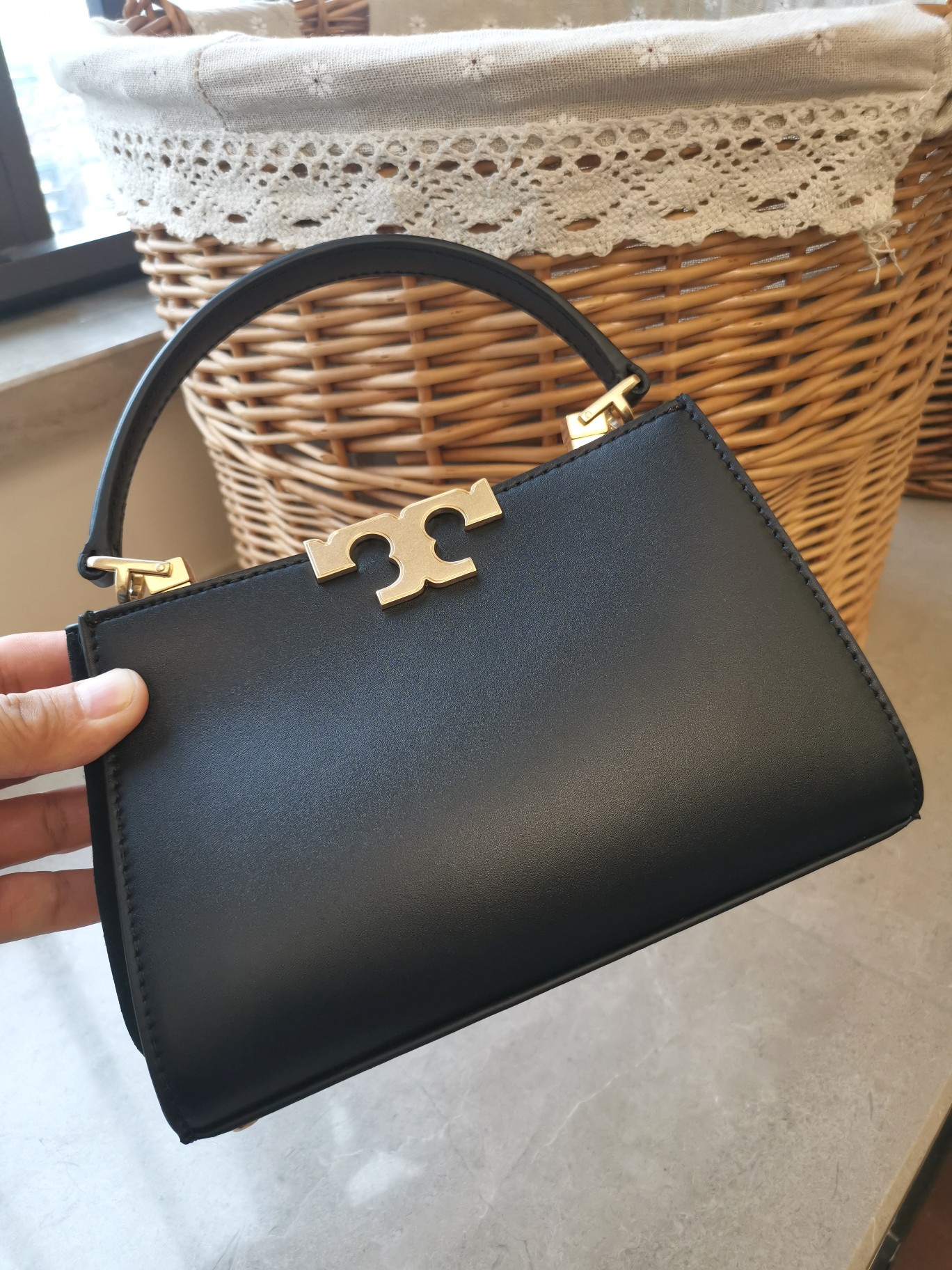 Tory Burch 编号995 小号TORY BURCH 汤丽柏琦 新款 Eleanor 皮革手袋 点缀以精美绒面革饰边