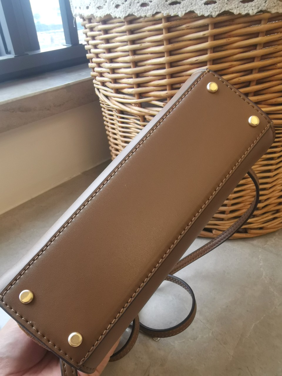Tory Burch 编号995 小号TORY BURCH 汤丽柏琦 新款 Eleanor 皮革手袋 点缀以精美绒面革饰边