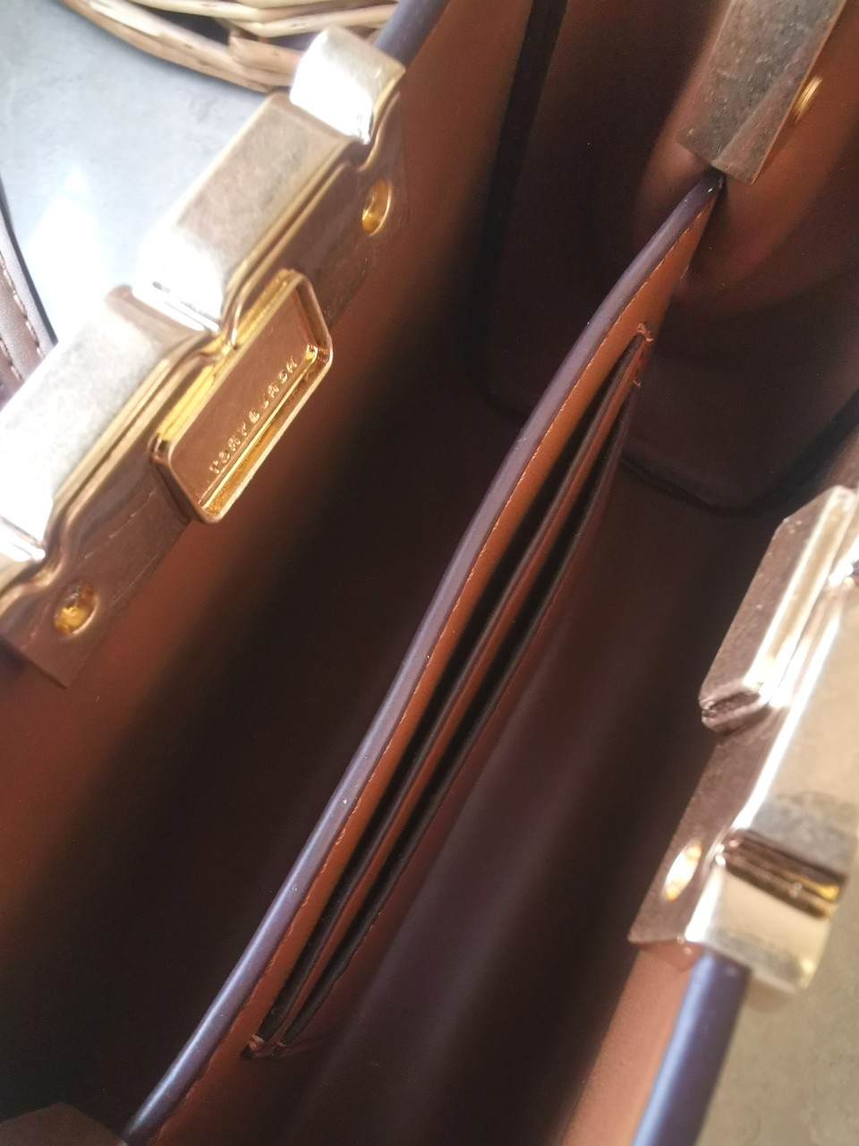 Tory Burch 编号995 小号TORY BURCH 汤丽柏琦 新款 Eleanor 皮革手袋 点缀以精美绒面革饰边