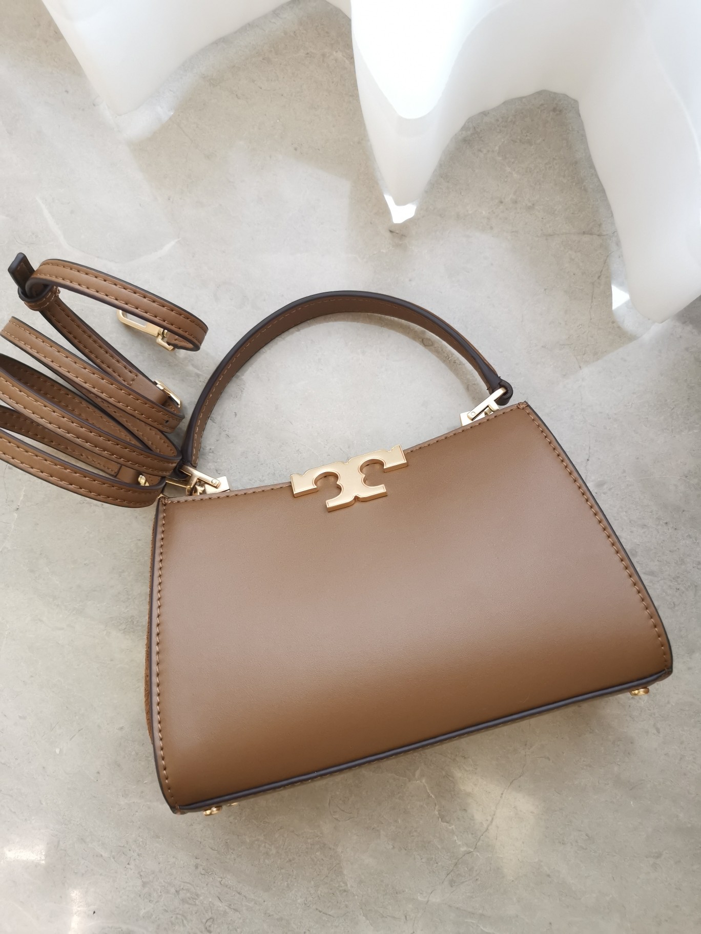 Tory Burch 编号995 小号TORY BURCH 汤丽柏琦 新款 Eleanor 皮革手袋 点缀以精美绒面革饰边