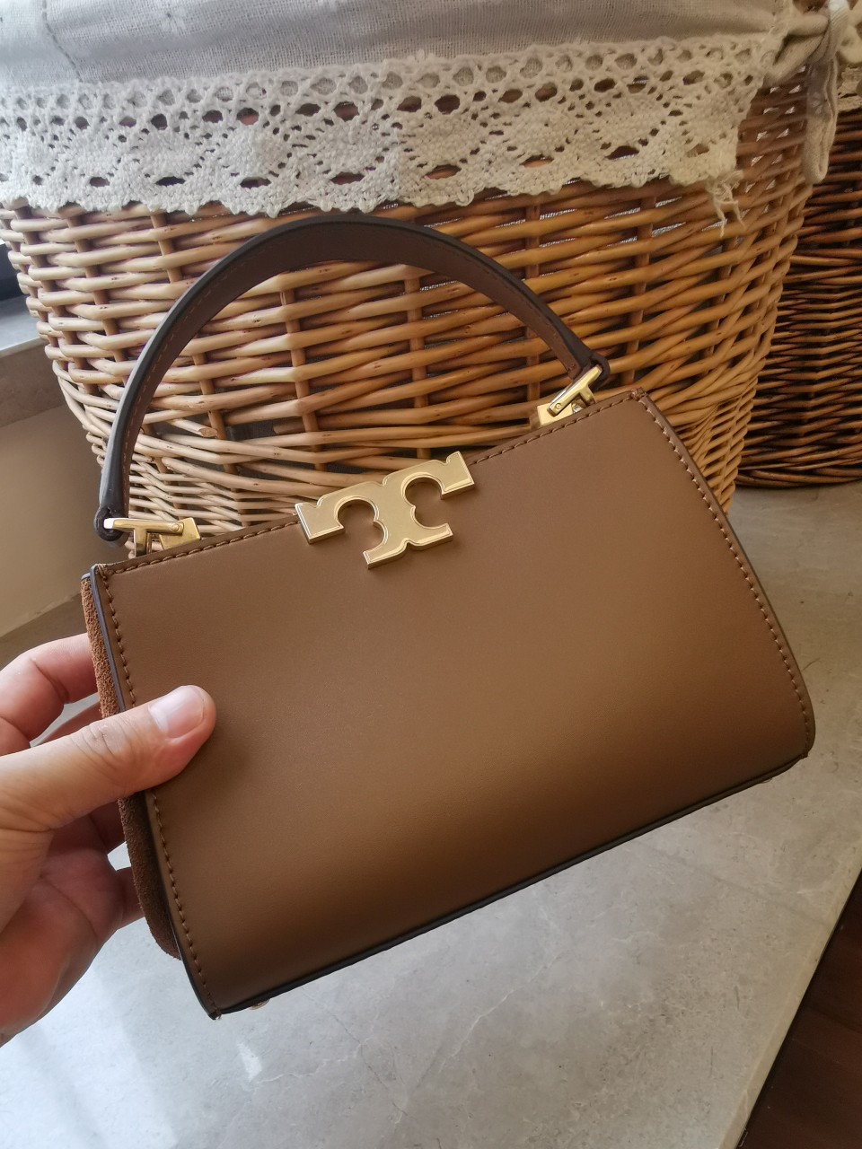 Tory Burch 编号995 小号TORY BURCH 汤丽柏琦 新款 Eleanor 皮革手袋 点缀以精美绒面革饰边
