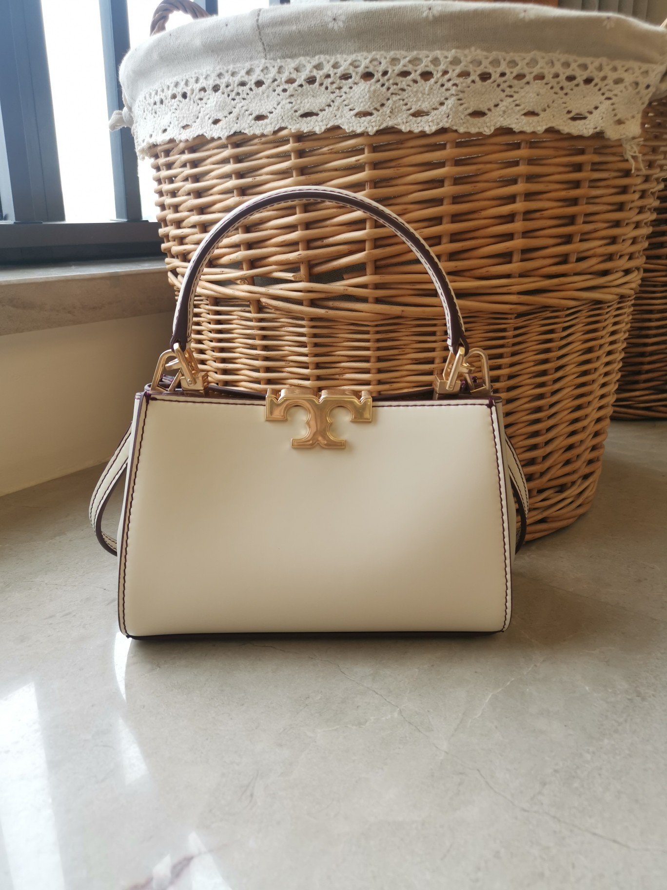 Tory Burch 编号995 小号TORY BURCH 汤丽柏琦 新款 Eleanor 皮革手袋 点缀以精美绒面革饰边