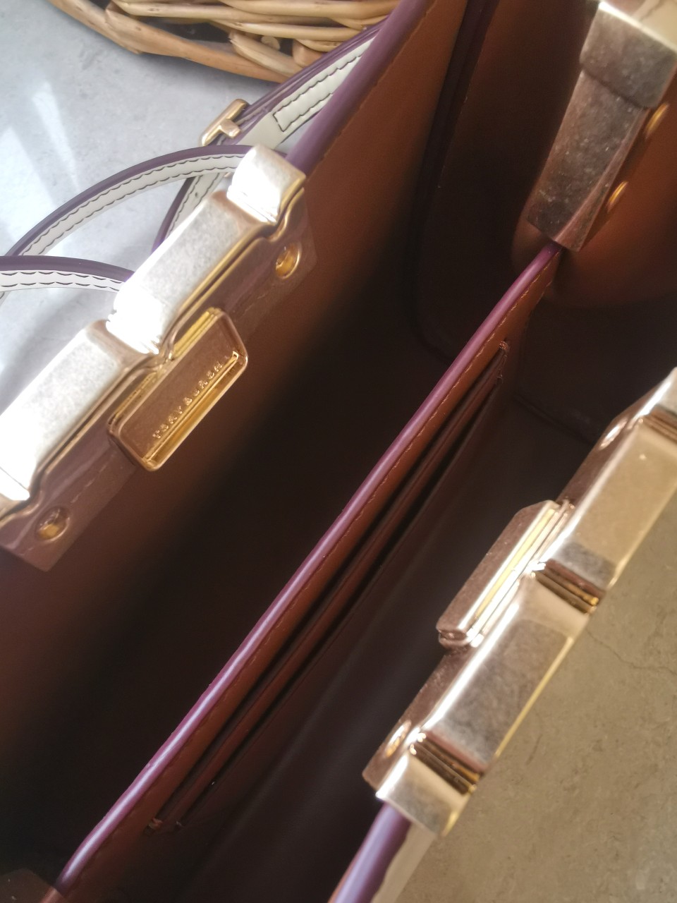Tory Burch 编号995 小号TORY BURCH 汤丽柏琦 新款 Eleanor 皮革手袋 点缀以精美绒面革饰边