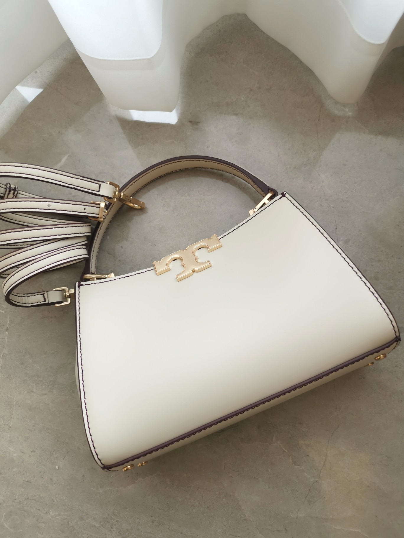 Tory Burch 编号995 小号TORY BURCH 汤丽柏琦 新款 Eleanor 皮革手袋 点缀以精美绒面革饰边