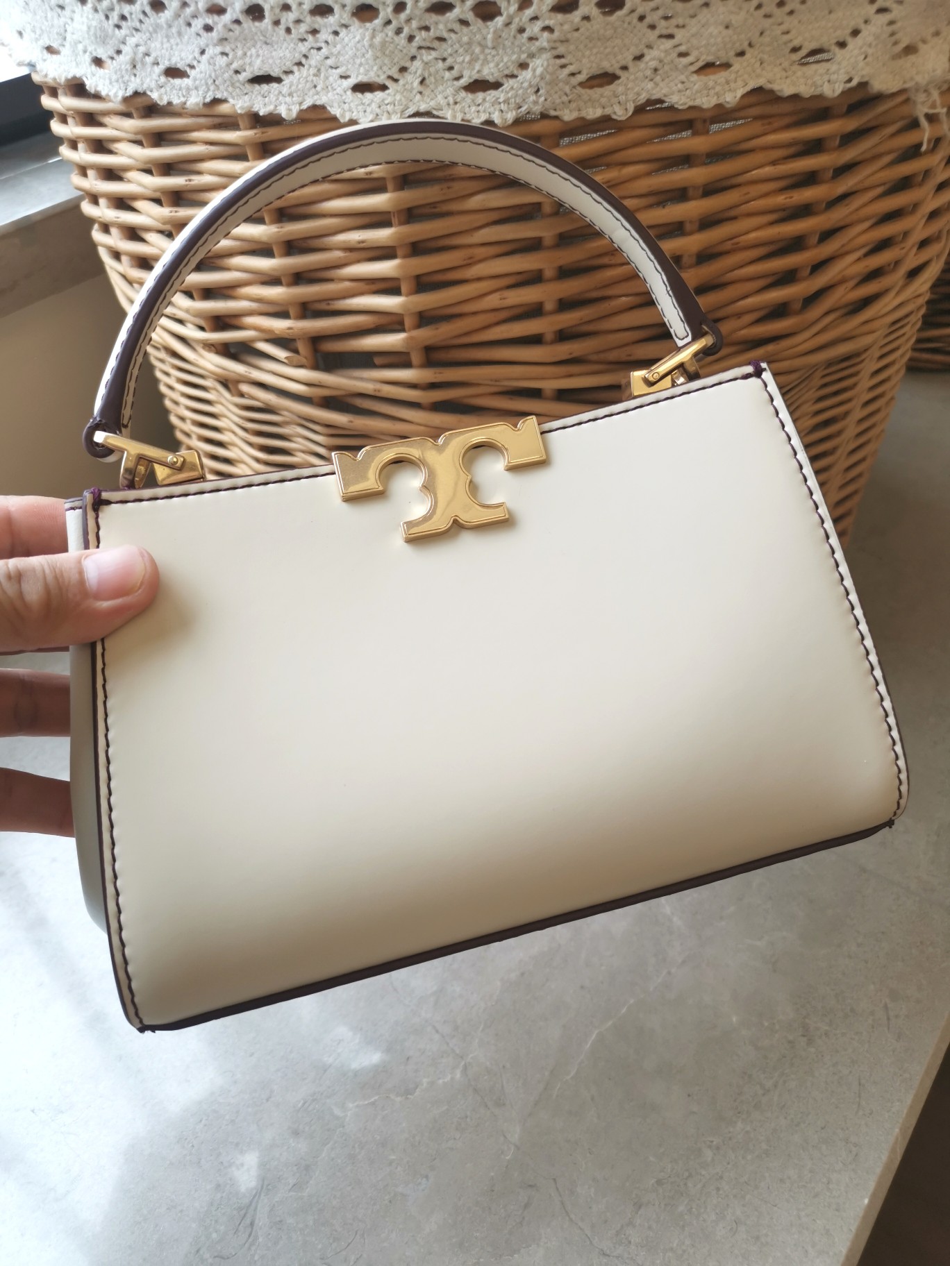 Tory Burch 编号995 小号TORY BURCH 汤丽柏琦 新款 Eleanor 皮革手袋 点缀以精美绒面革饰边