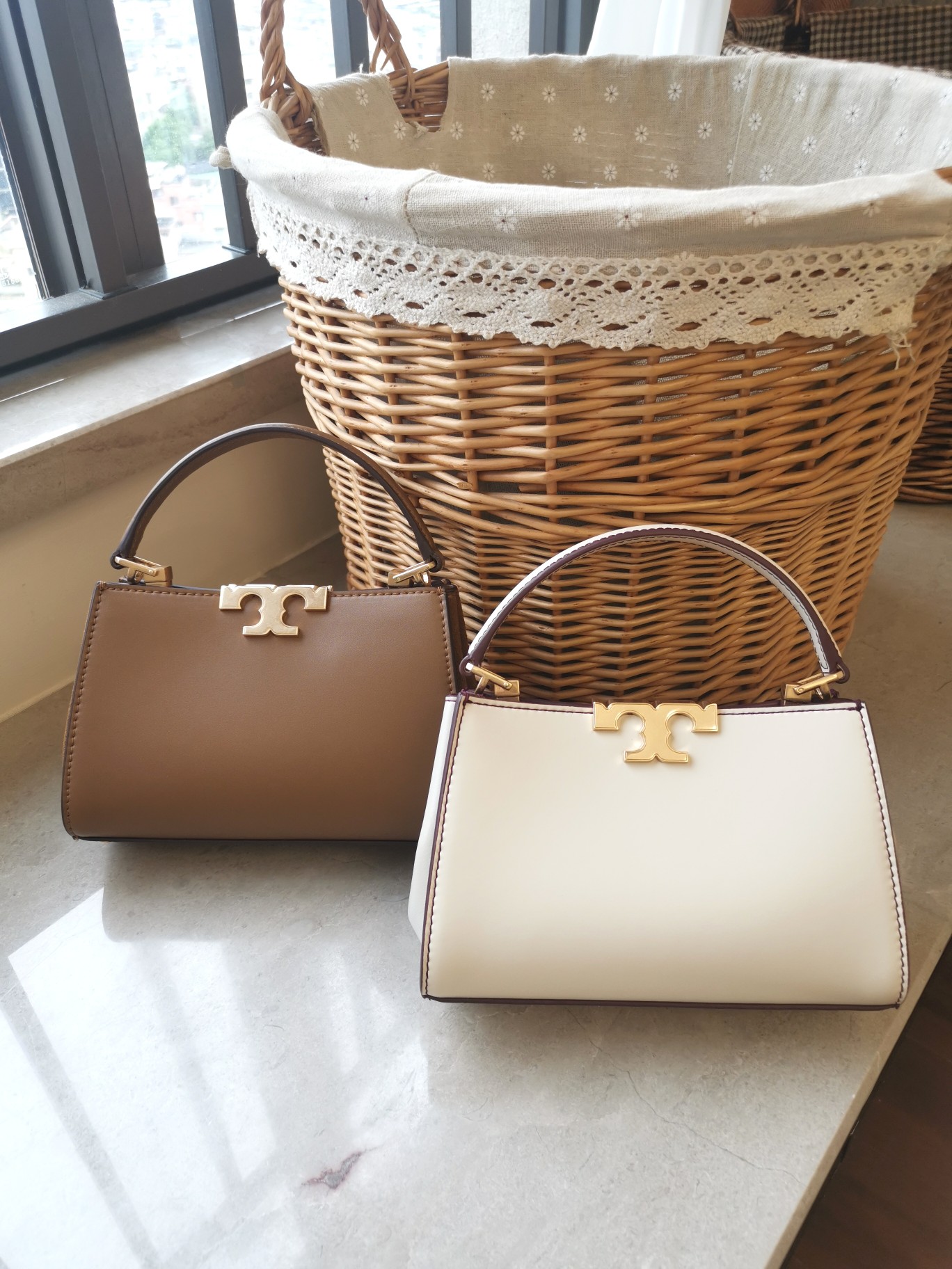 Tory Burch 编号995 小号TORY BURCH 汤丽柏琦 新款 Eleanor 皮革手袋 点缀以精美绒面革饰边
