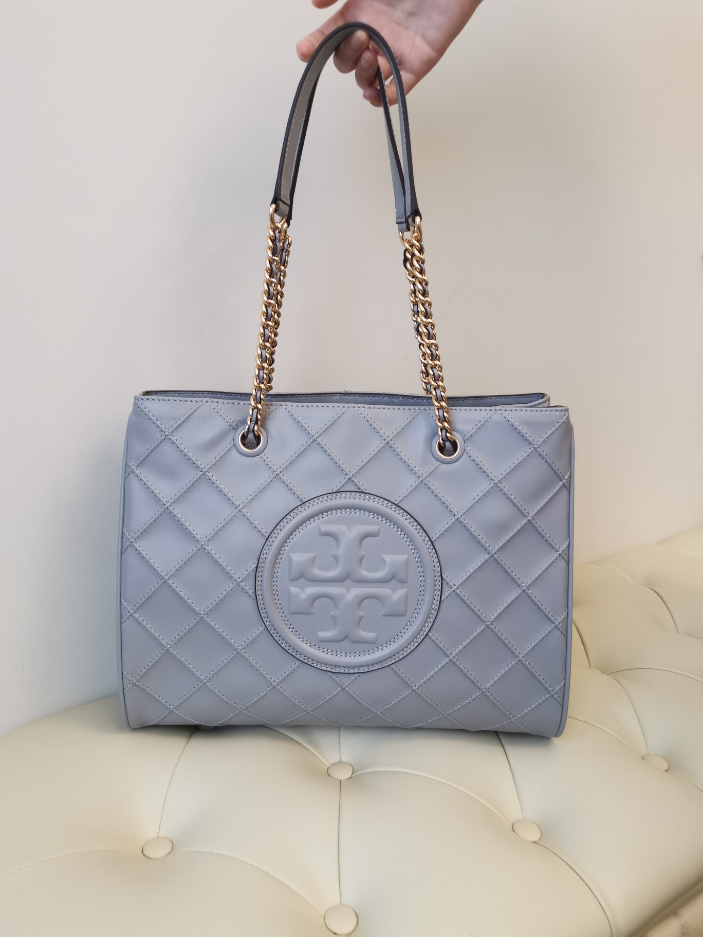 Tory Burch ～编号749（灰蓝）新款羊皮托特包 整体搭配看上去非常温柔 一年四季适合非容量大