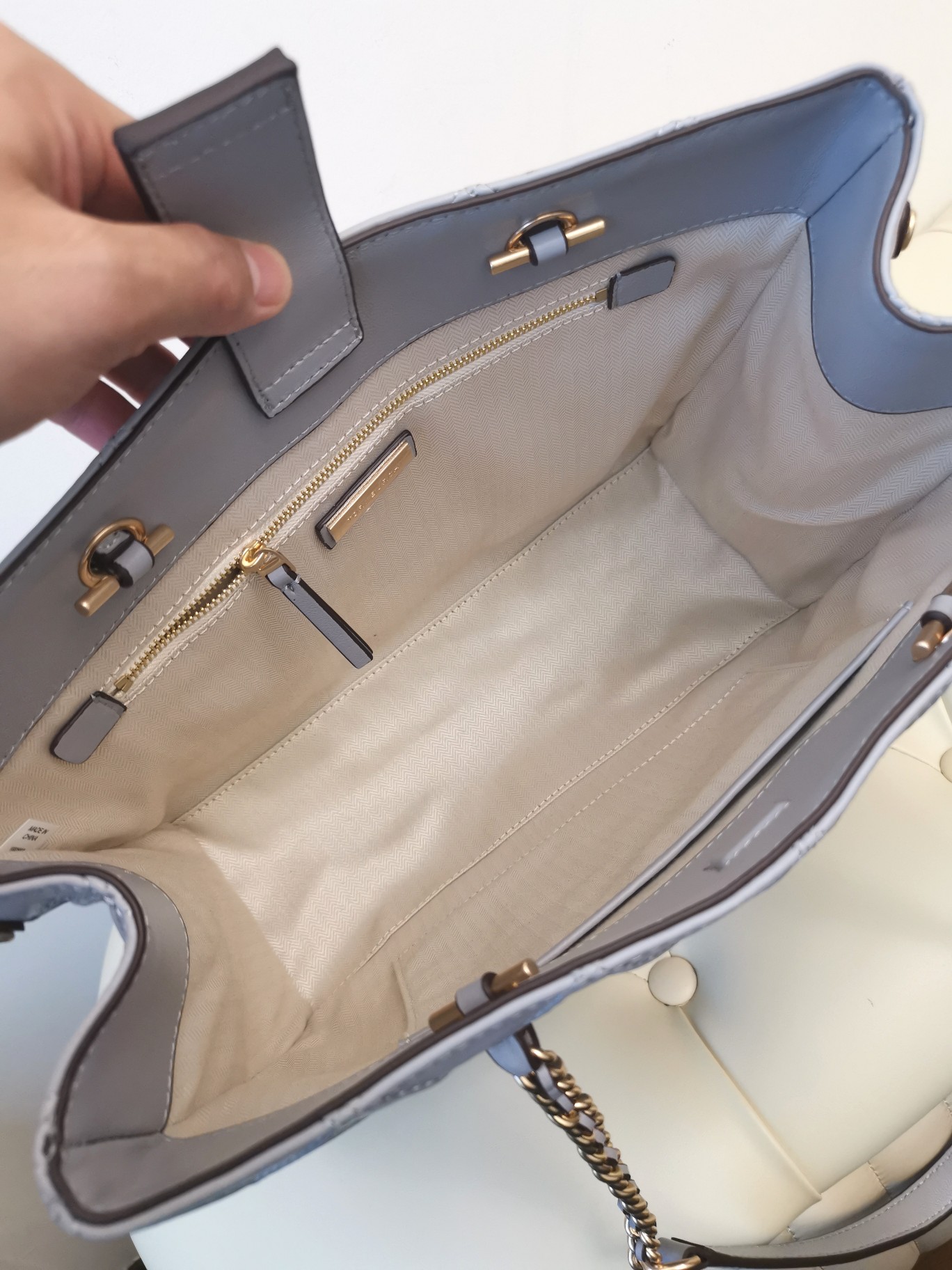 Tory Burch ～编号749（灰蓝）新款羊皮托特包 整体搭配看上去非常温柔 一年四季适合非容量大
