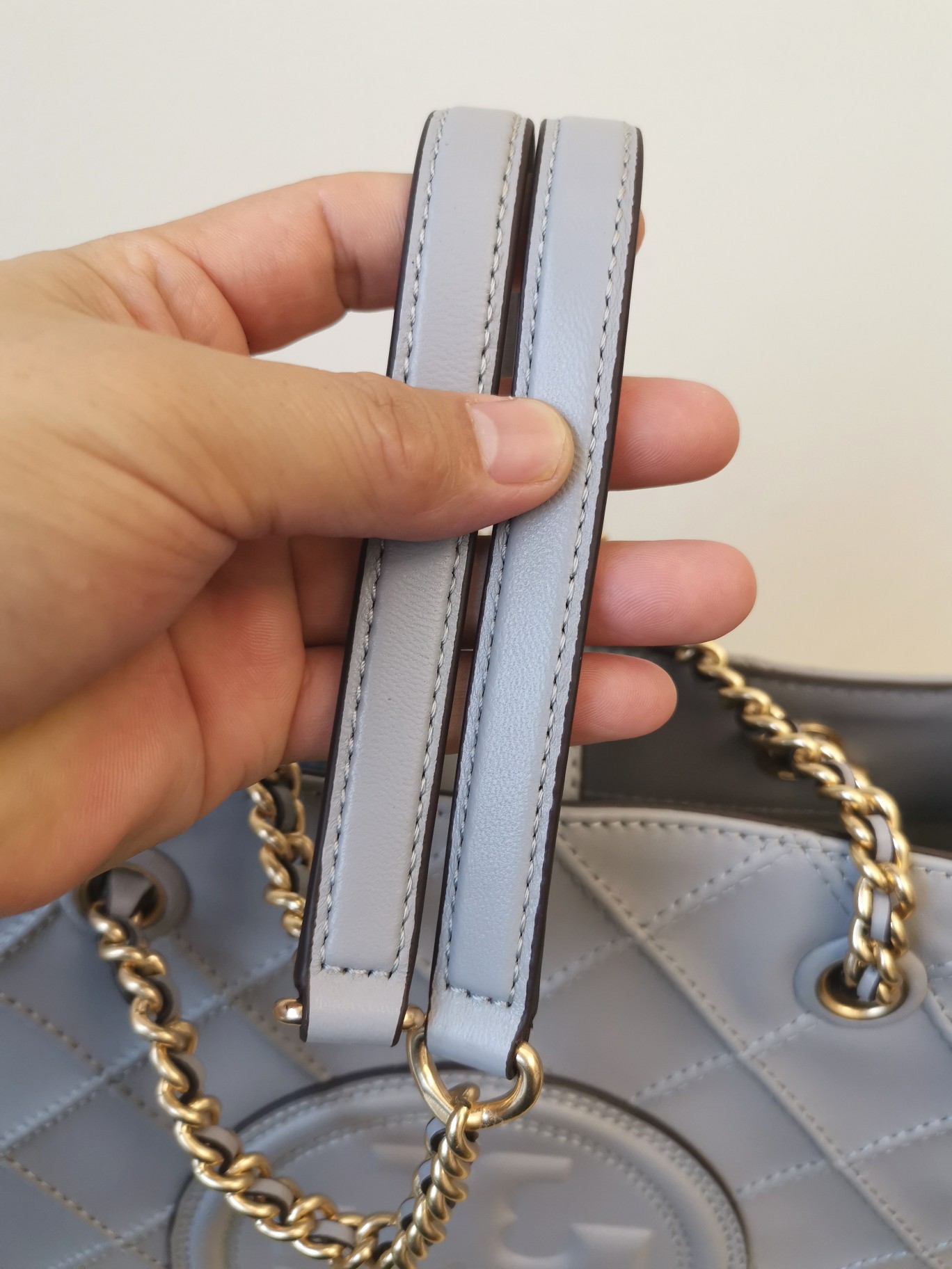 Tory Burch ～编号749（灰蓝）新款羊皮托特包 整体搭配看上去非常温柔 一年四季适合非容量大