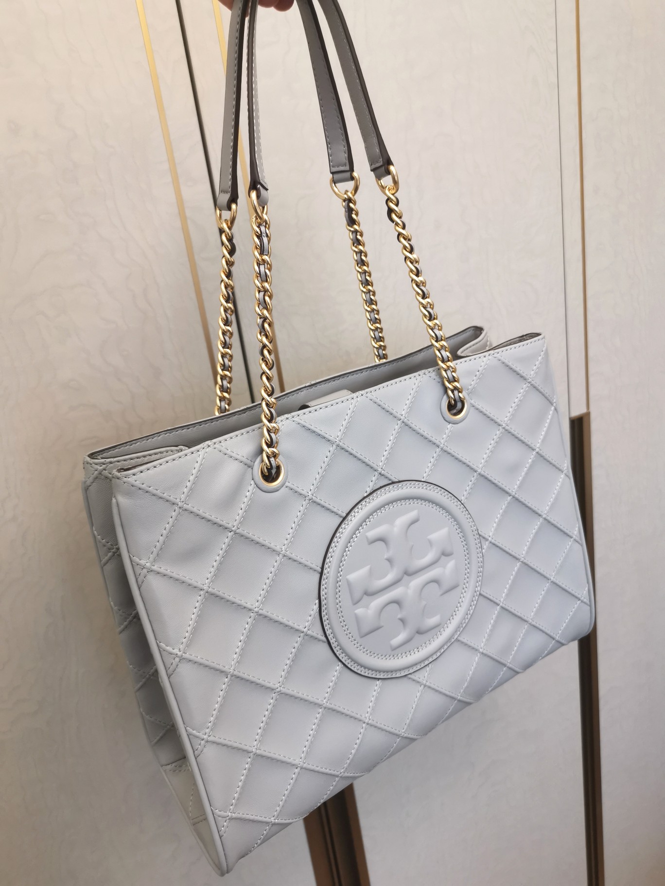 Tory Burch ～编号749（灰蓝）新款羊皮托特包 整体搭配看上去非常温柔 一年四季适合非容量大