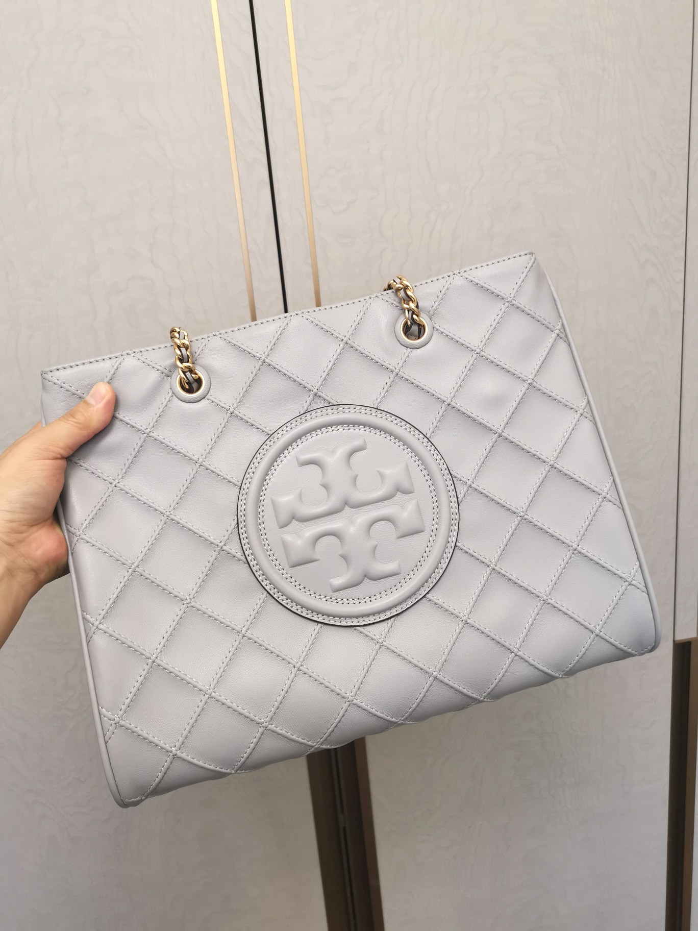 Tory Burch ～编号749（灰蓝）新款羊皮托特包 整体搭配看上去非常温柔 一年四季适合非容量大