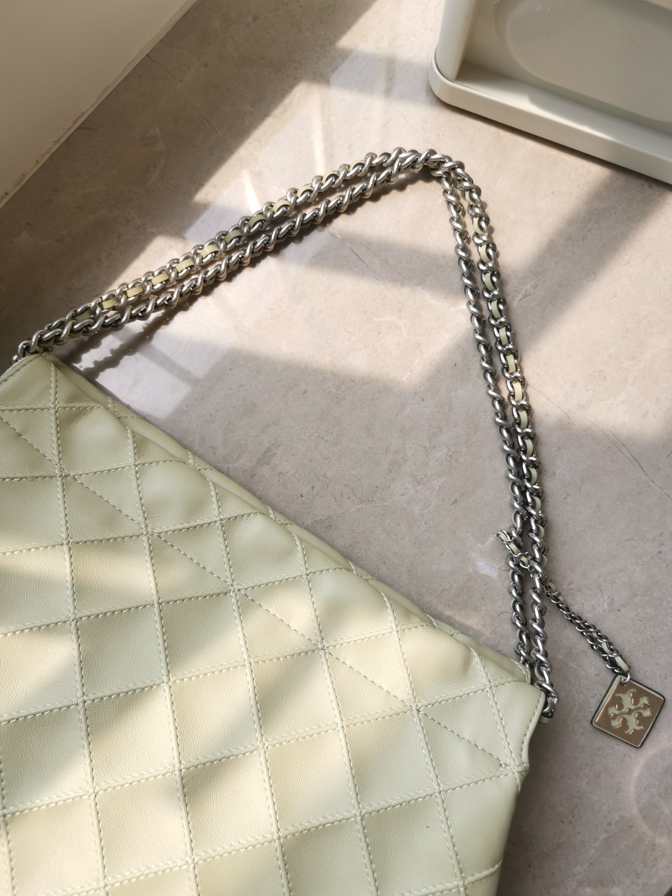 Tory Burch 小香风新款来袭编号752 TORY BURCH 汤丽柏琦 FLEMING羊皮链条购物袋肩背包