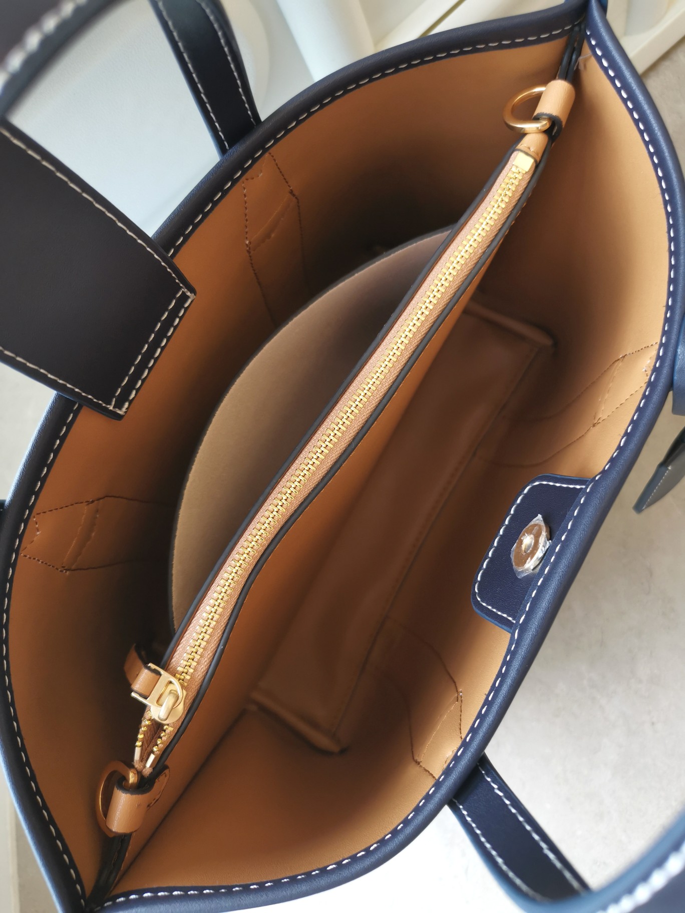 Tory Burch ～编号072新款Perry 小号三重隔层牛仔托特包