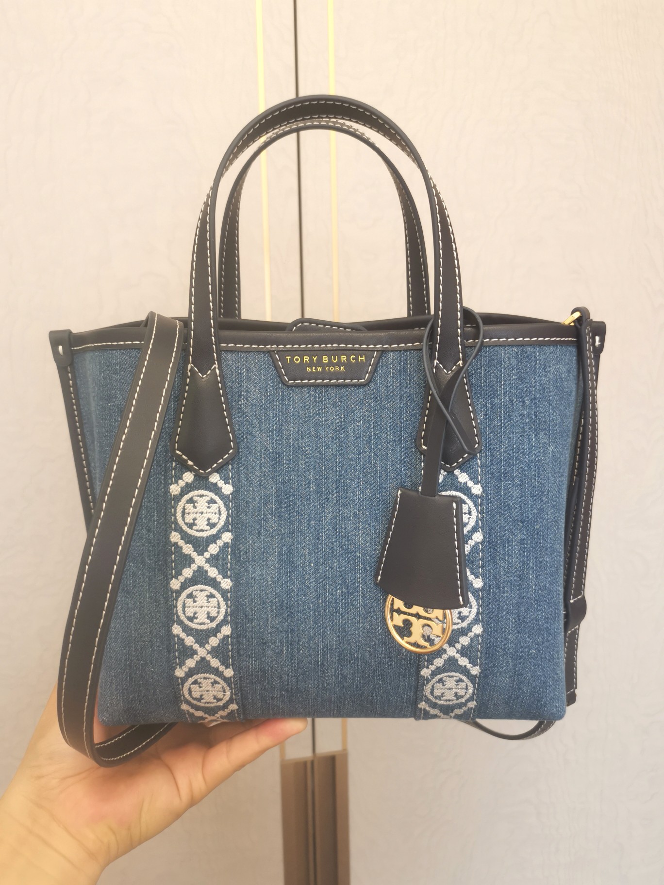 Tory Burch ～编号072新款Perry 小号三重隔层牛仔托特包