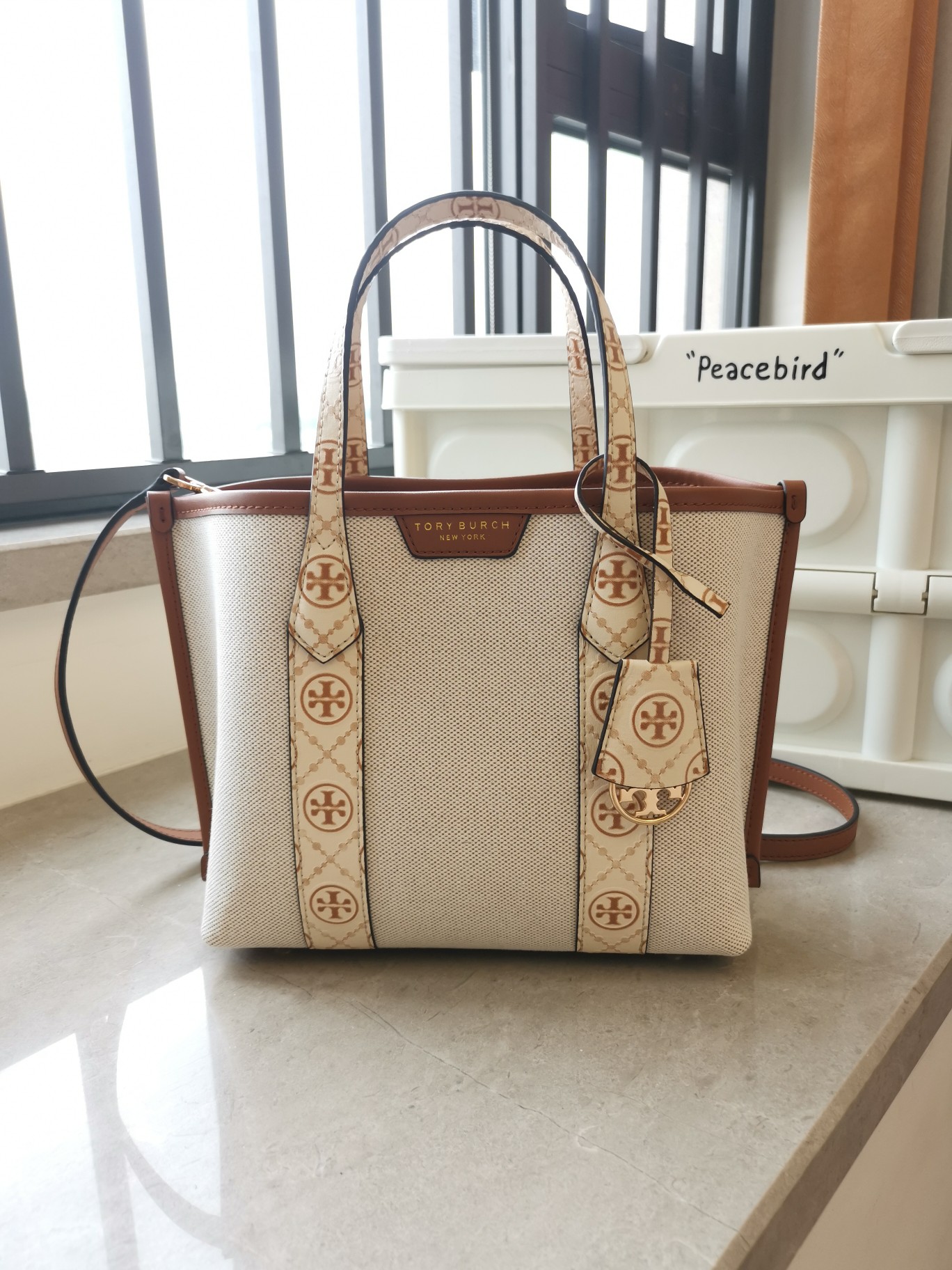Tory Burch ～编号072新款Perry 小号三重隔层牛仔托特包