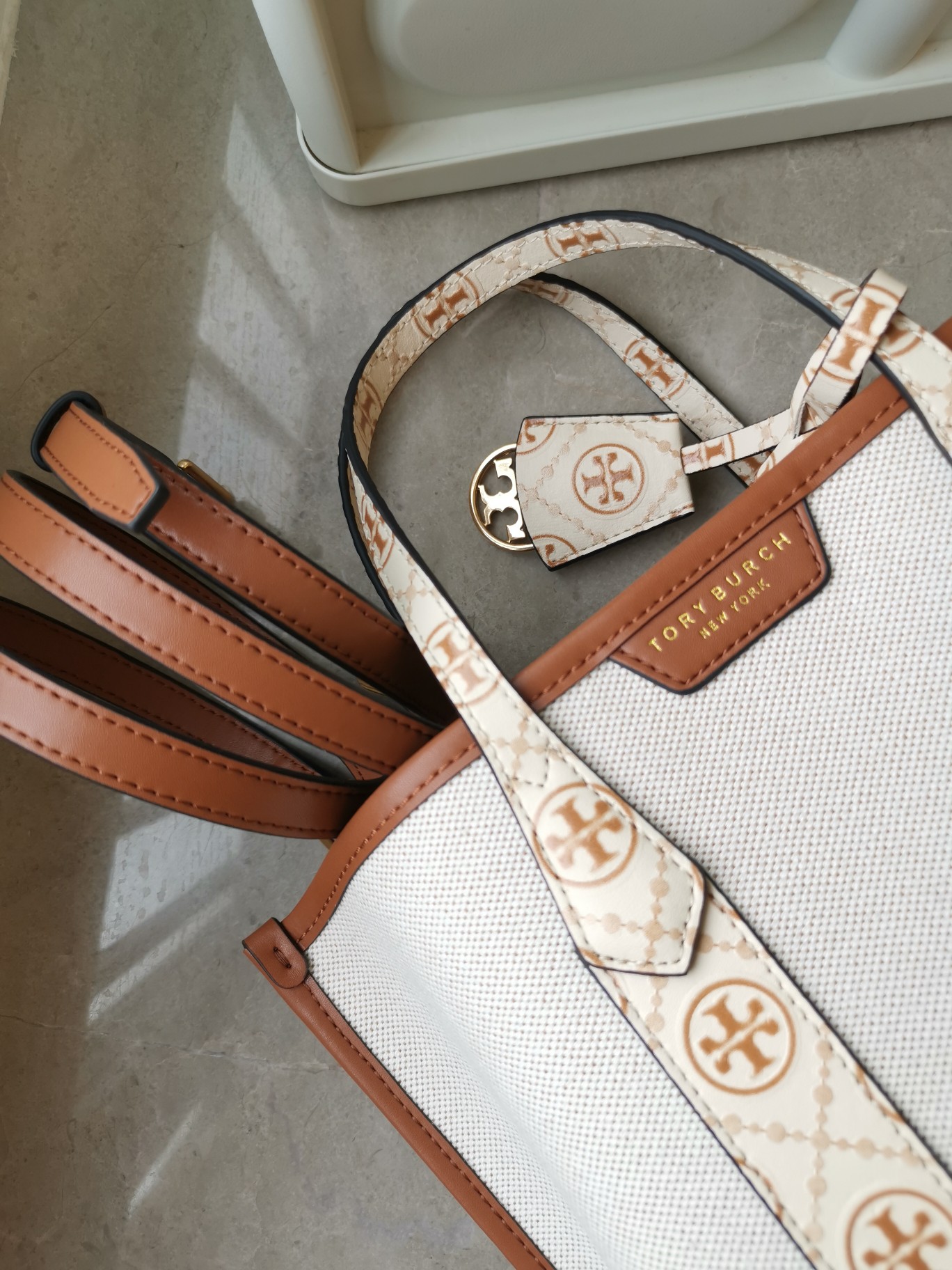 Tory Burch ～编号072新款Perry 小号三重隔层牛仔托特包