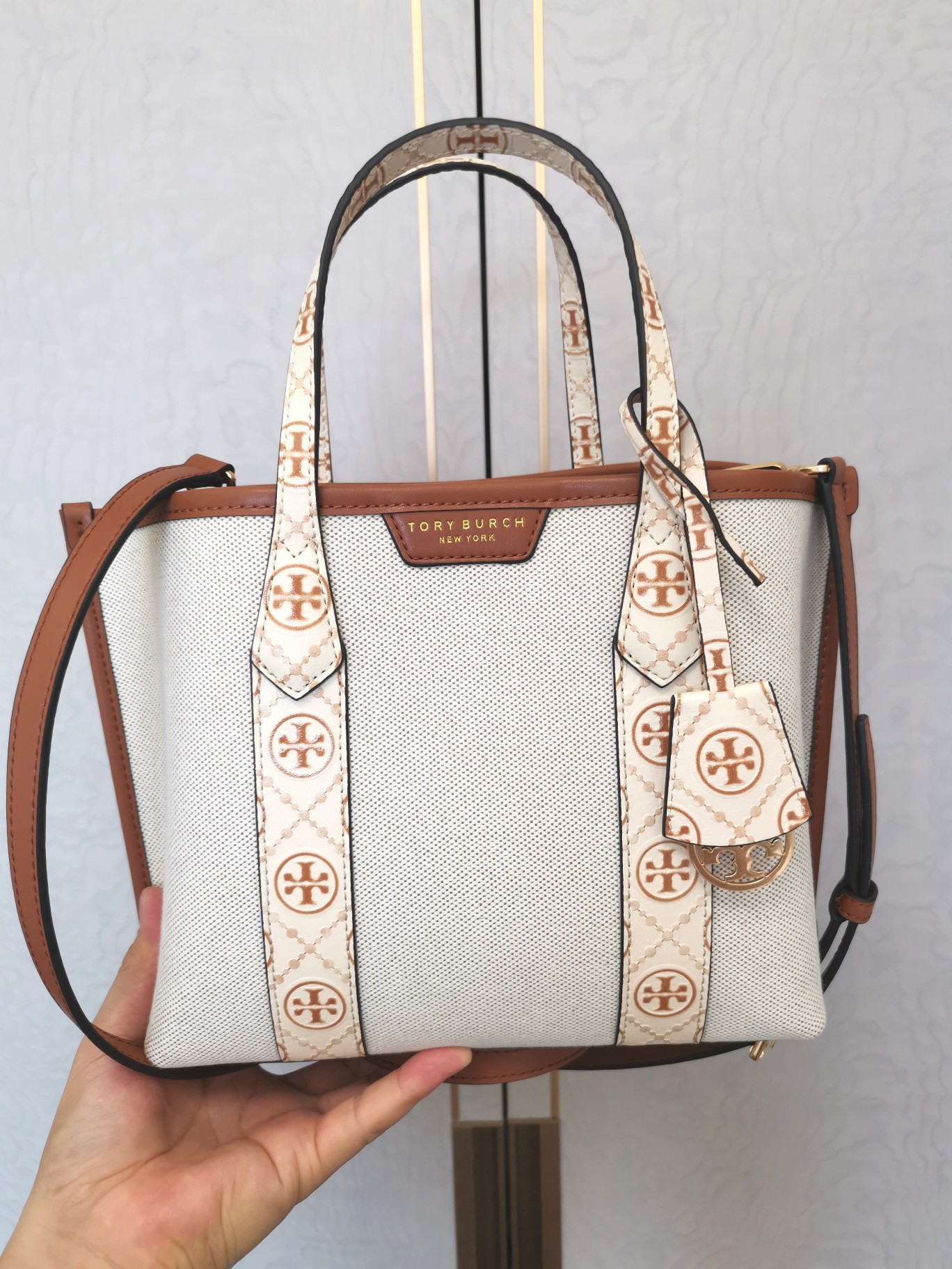 Tory Burch ～编号072新款Perry 小号三重隔层牛仔托特包