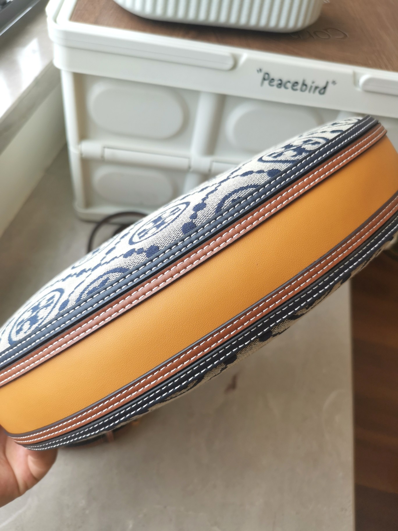 Tory Burch TORY BURCH TMonogram 图案 灵感源自传统宾夕法尼亚州绗缝设计