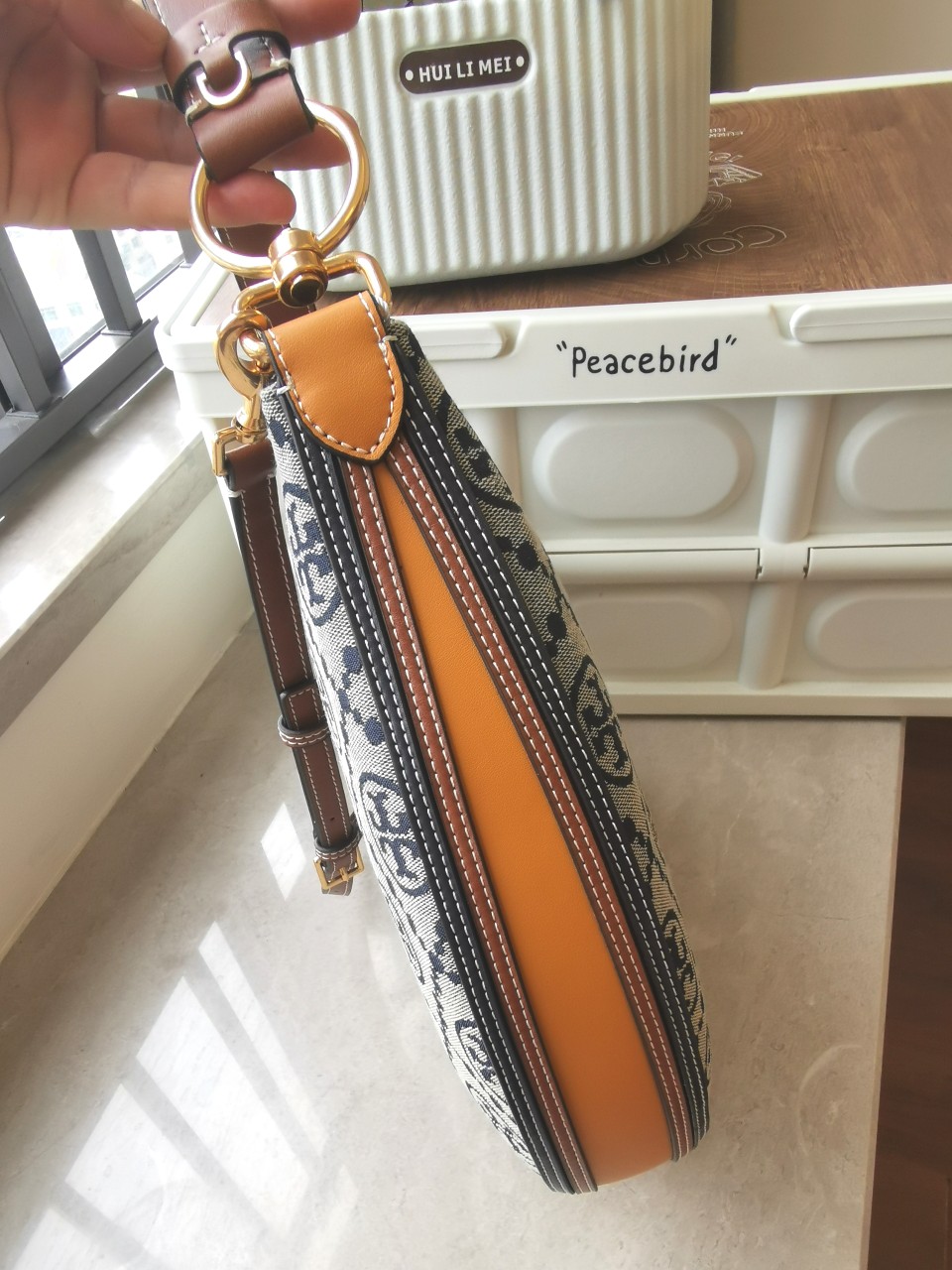 Tory Burch TORY BURCH TMonogram 图案 灵感源自传统宾夕法尼亚州绗缝设计