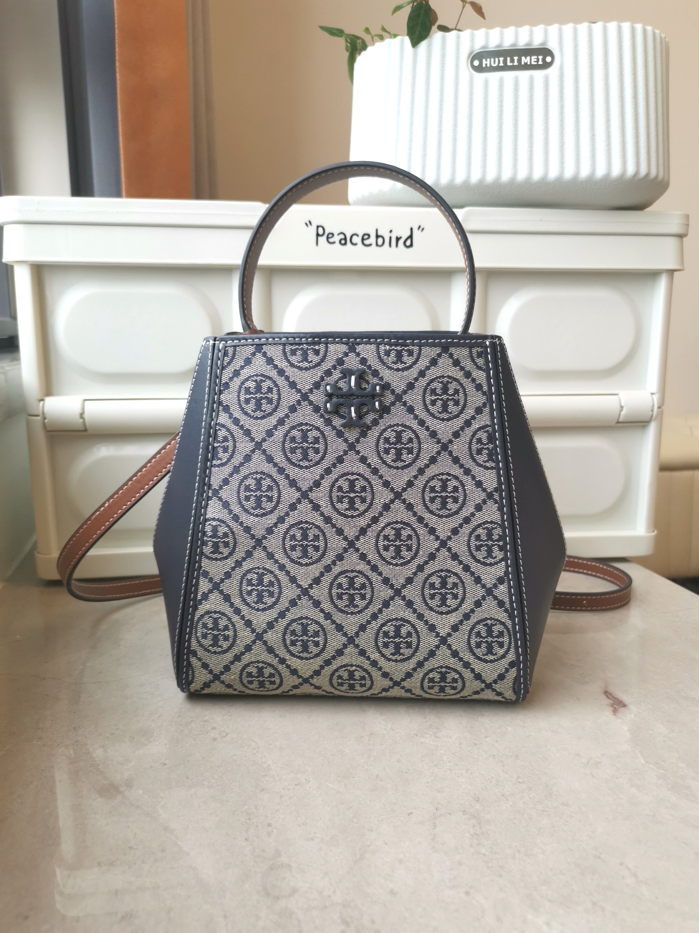Tory Burch ～小号水桶包 McGraw 小号水桶包精选荔枝纹皮革