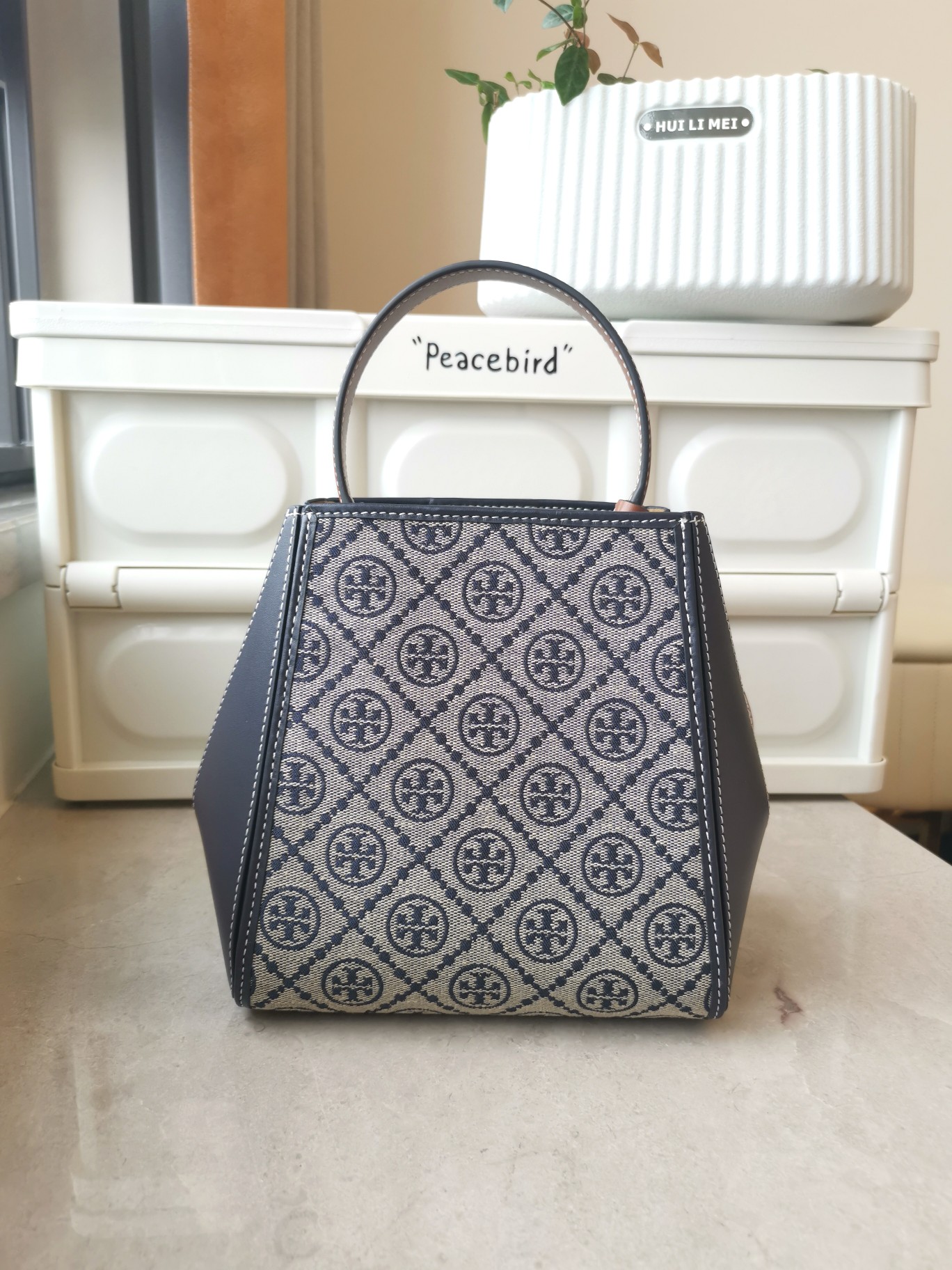 Tory Burch ～小号水桶包 McGraw 小号水桶包精选荔枝纹皮革