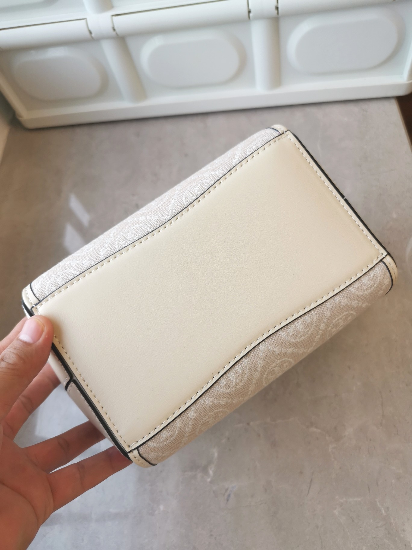 Tory Burch ～小号水桶包 McGraw 小号水桶包精选荔枝纹皮革