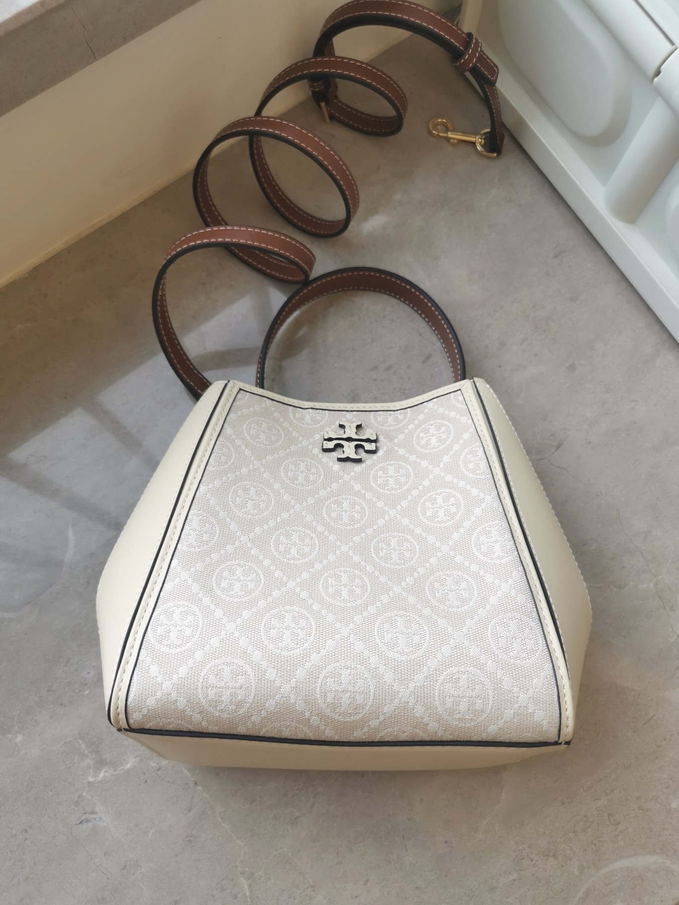 Tory Burch ～小号水桶包 McGraw 小号水桶包精选荔枝纹皮革
