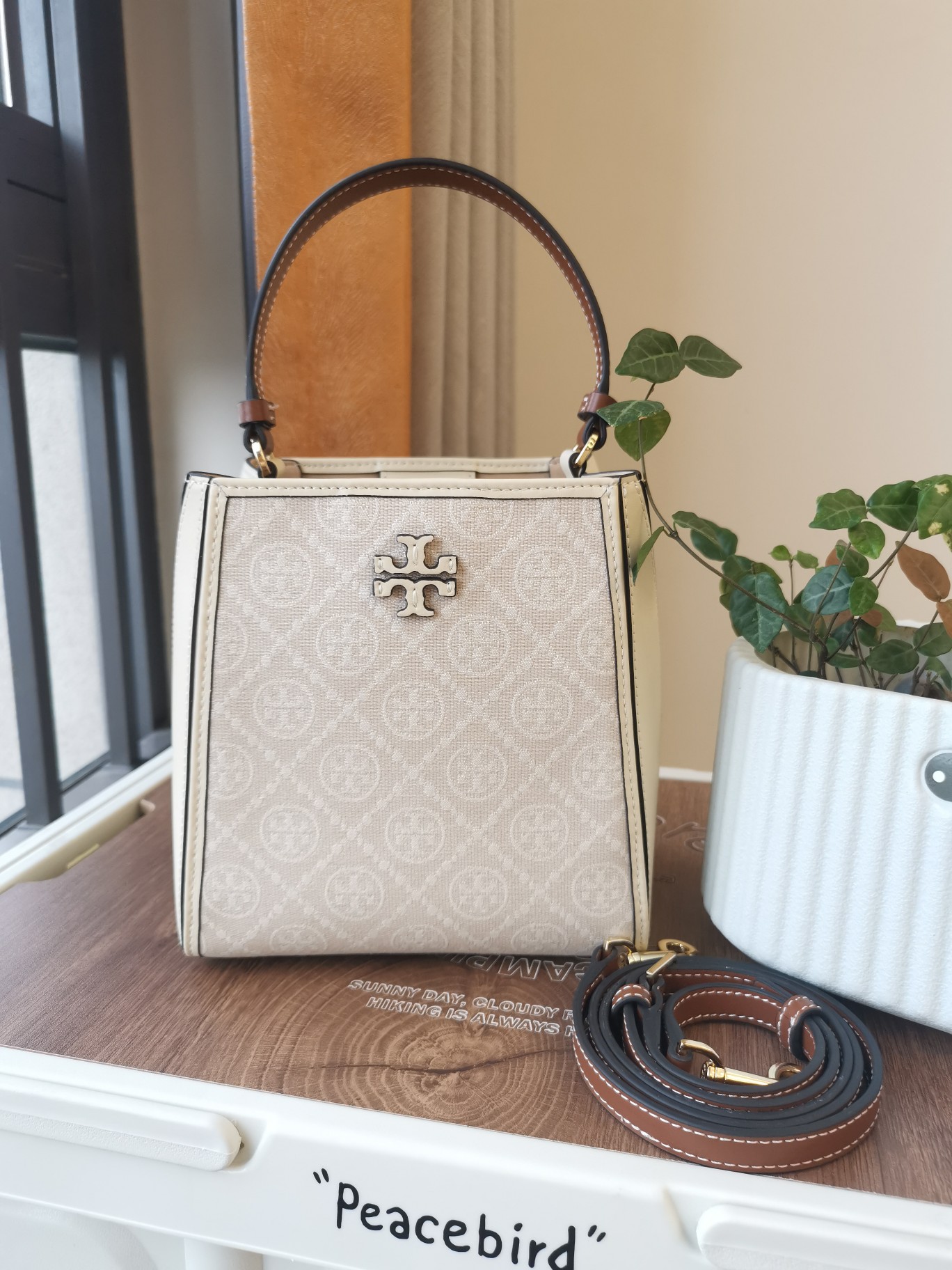 Tory Burch ～小号水桶包 McGraw 小号水桶包精选荔枝纹皮革