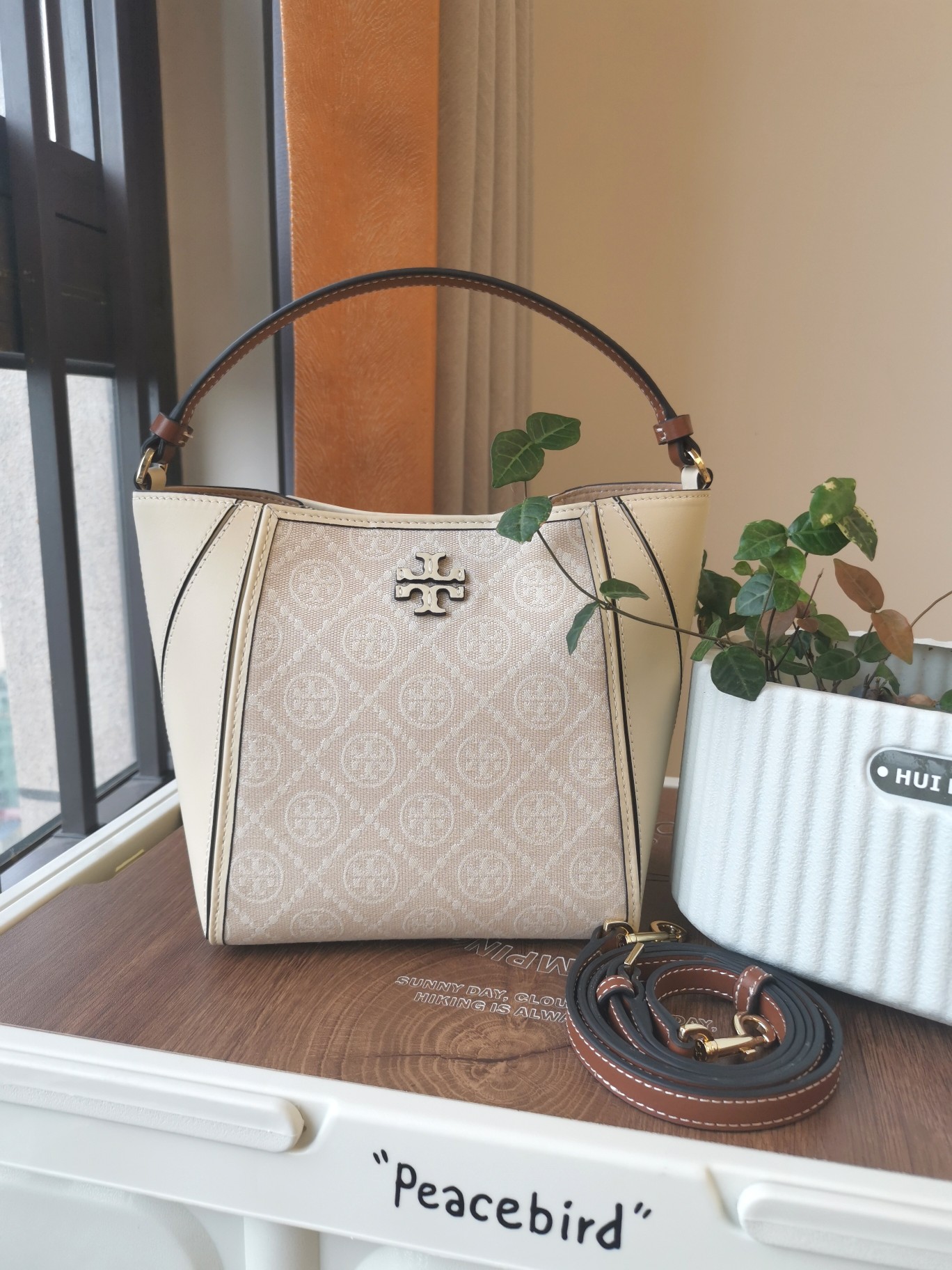 Tory Burch ～小号水桶包 McGraw 小号水桶包精选荔枝纹皮革