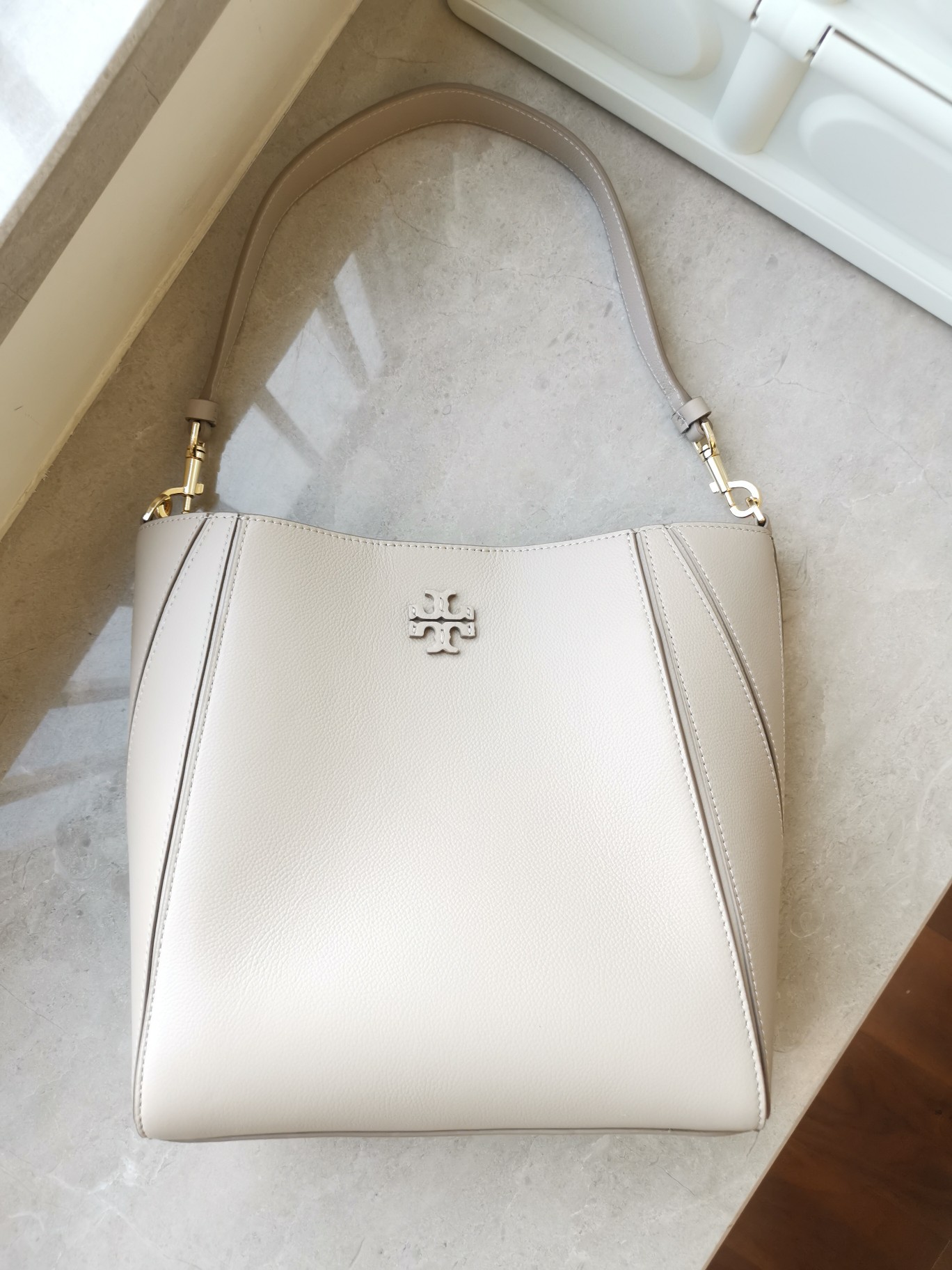 Tory Burch TB新款Mcgraw家族水桶包又叫变形包
