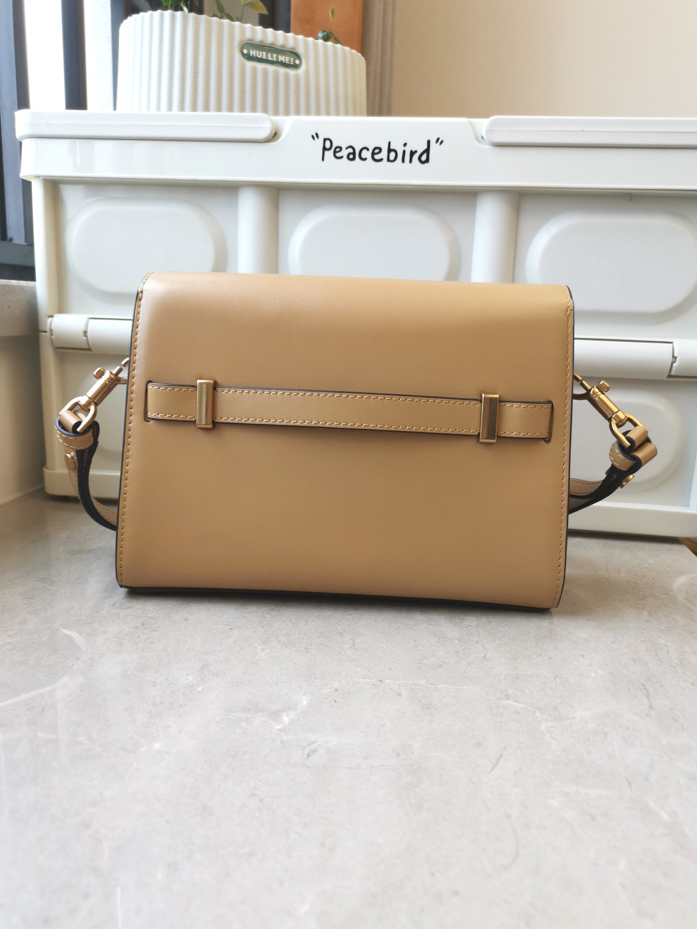 Tory Burch Tory burch重新演繹經典lee系列牛皮打造 高质感觉多种顏色配搭隨性造 包口可敞开、半系半敞、或全部扣上