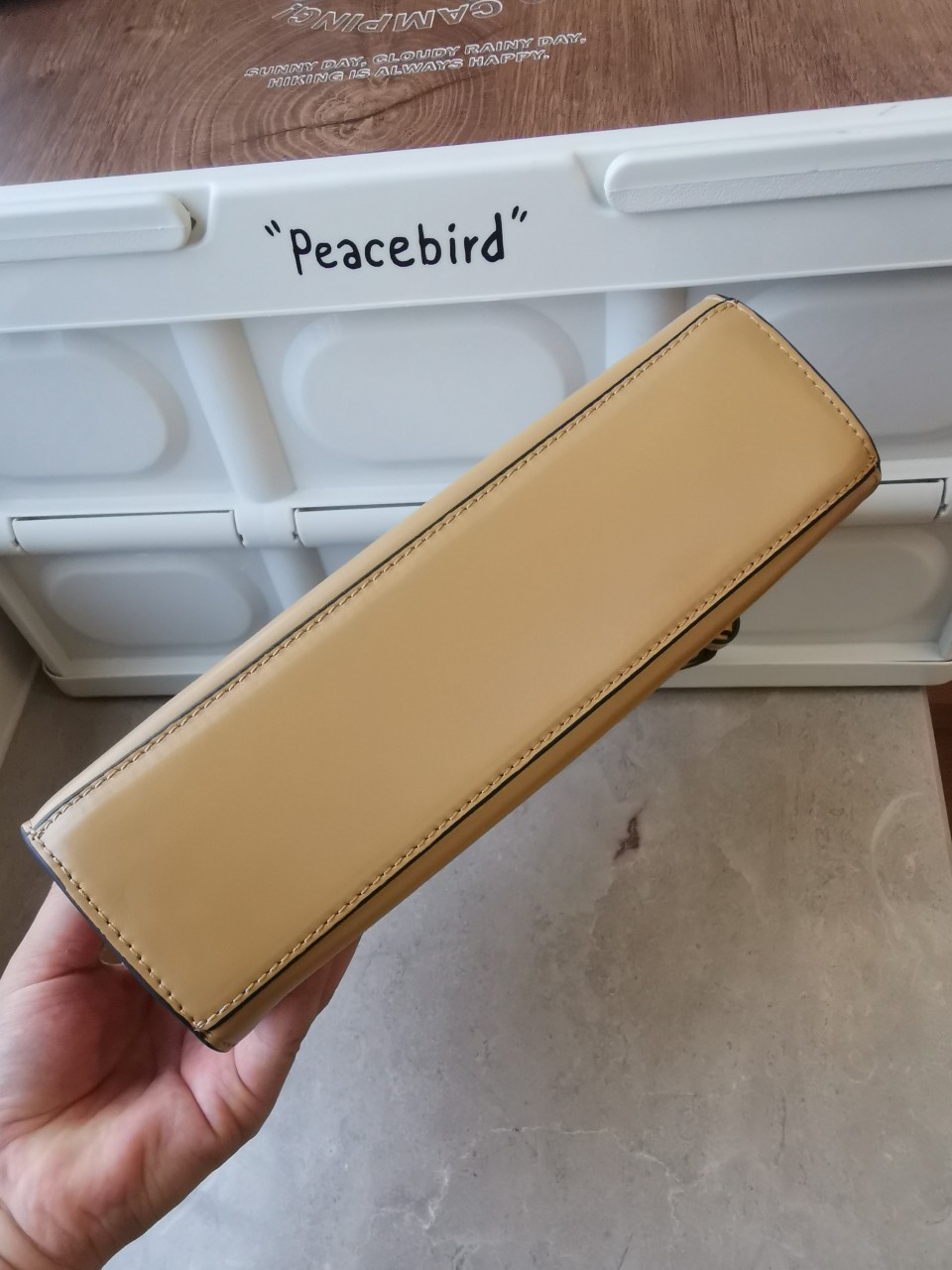 Tory Burch Tory burch重新演繹經典lee系列牛皮打造 高质感觉多种顏色配搭隨性造 包口可敞开、半系半敞、或全部扣上