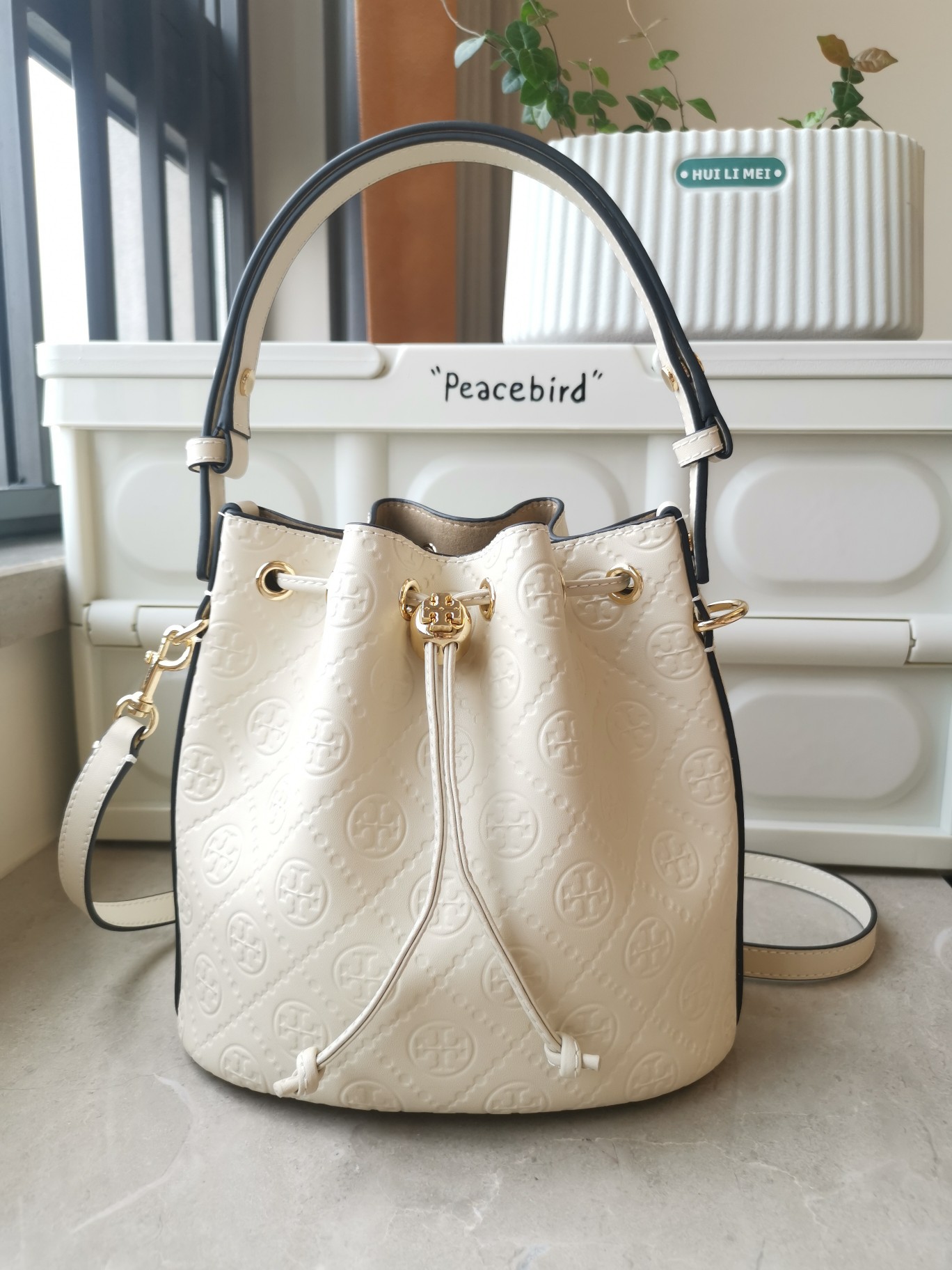 Tory Burch 新品1615牛浮雕皮压花水桶