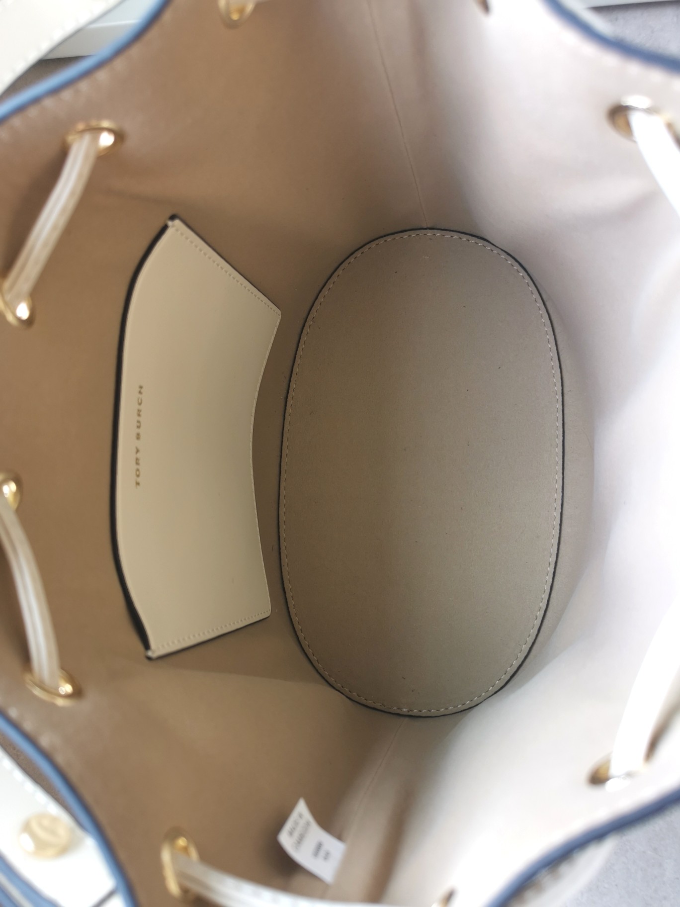 Tory Burch 新品1615牛浮雕皮压花水桶