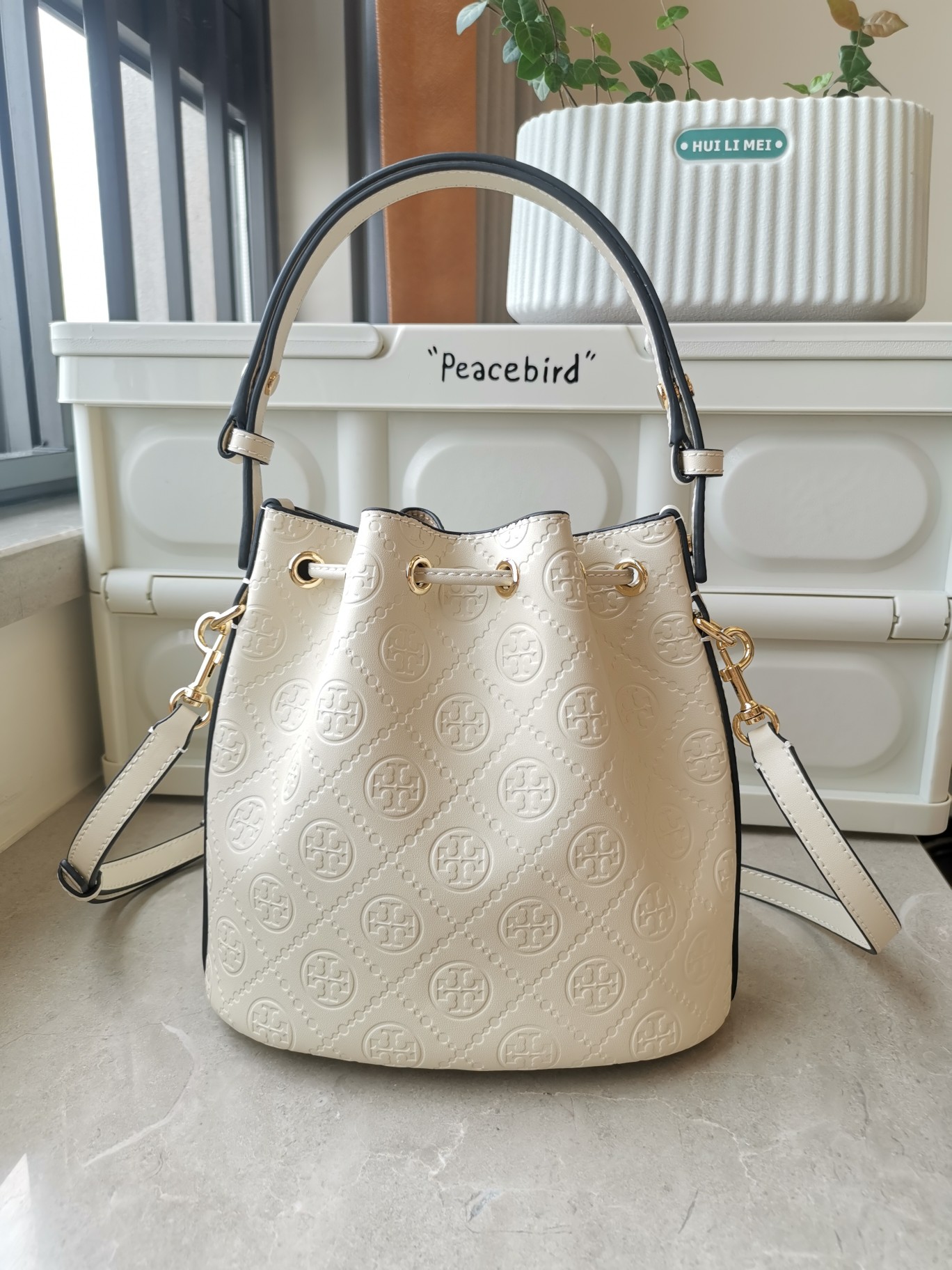 Tory Burch 新品1615牛浮雕皮压花水桶