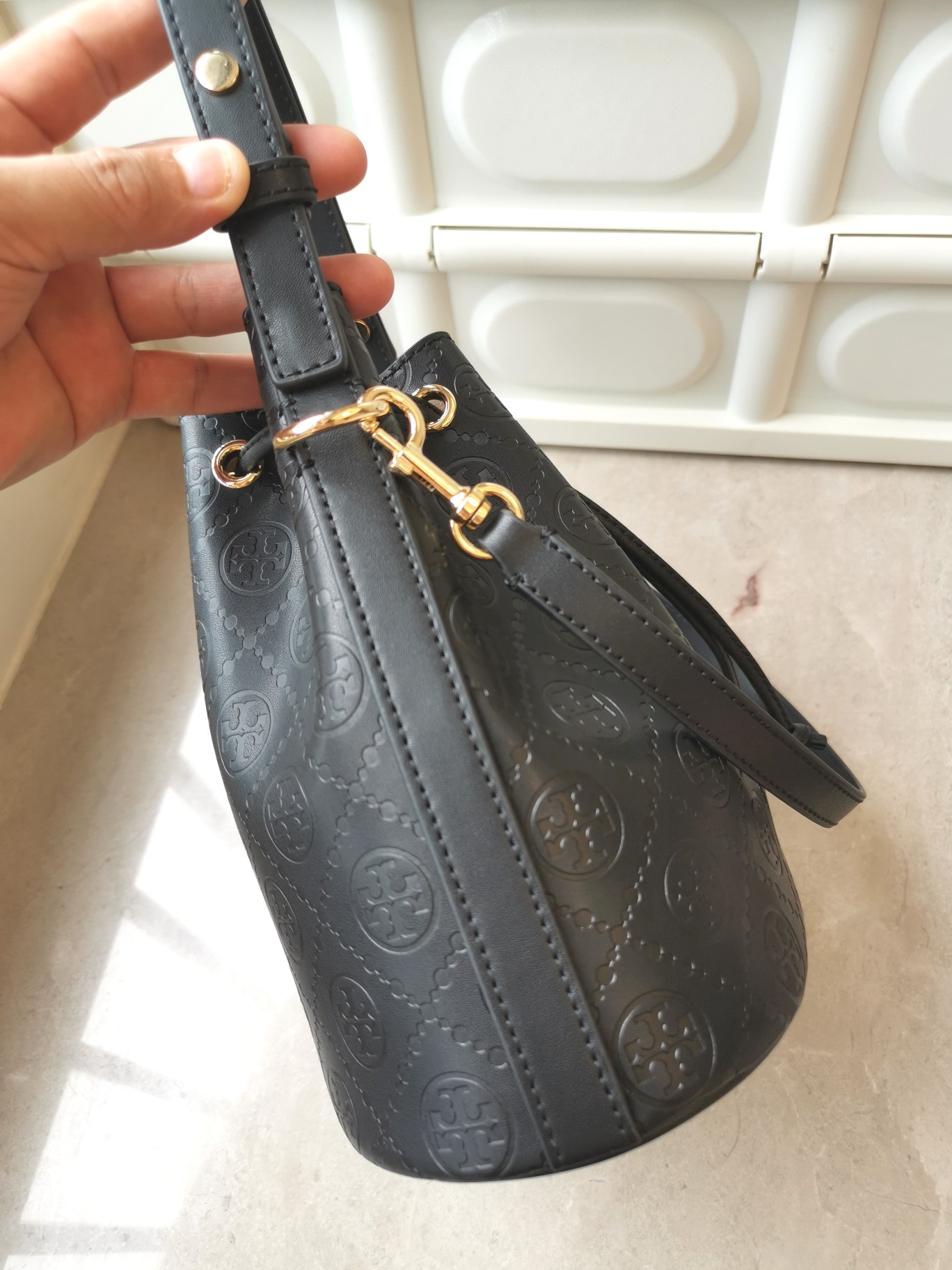 Tory Burch 新品1615牛浮雕皮压花水桶