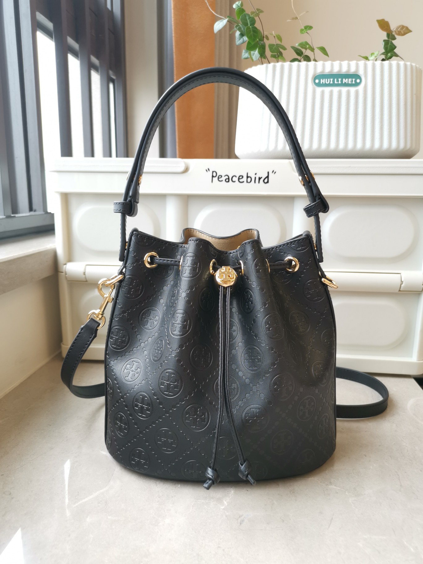 Tory Burch 新品1615牛浮雕皮压花水桶