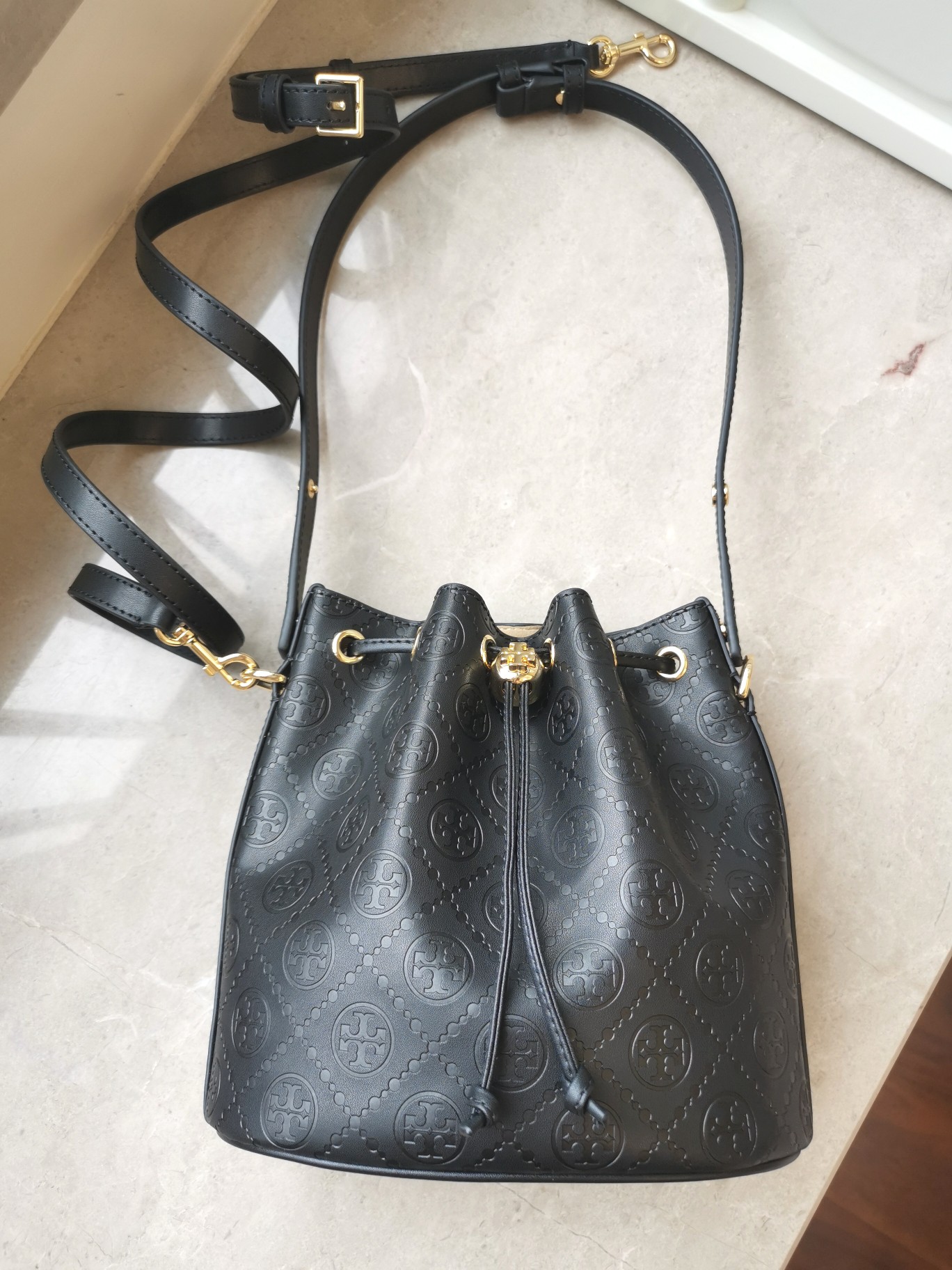Tory Burch 新品1615牛浮雕皮压花水桶