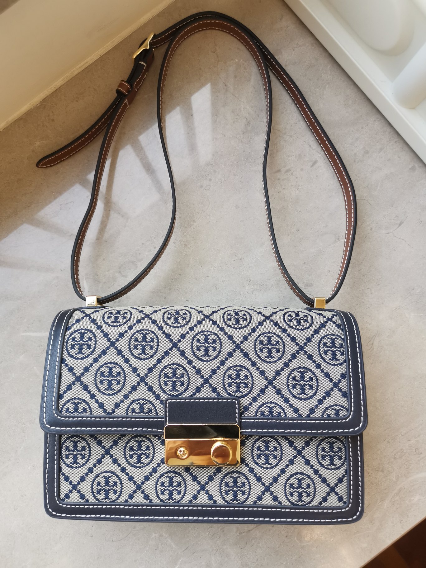 Tory Burch ~T MONOGRAM 风琴包