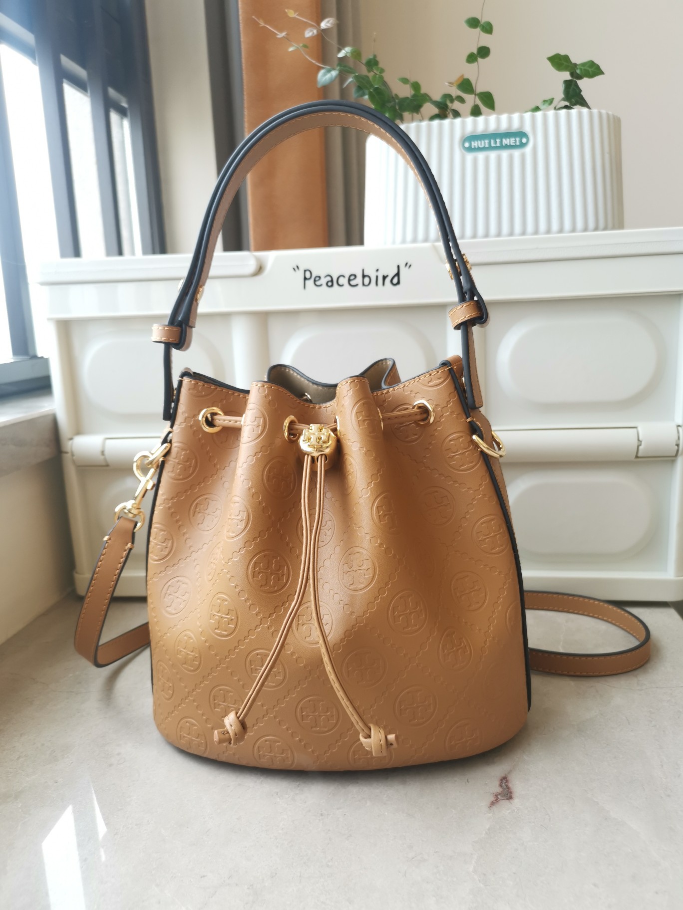 Tory Burch 新品1615牛浮雕皮压花水桶