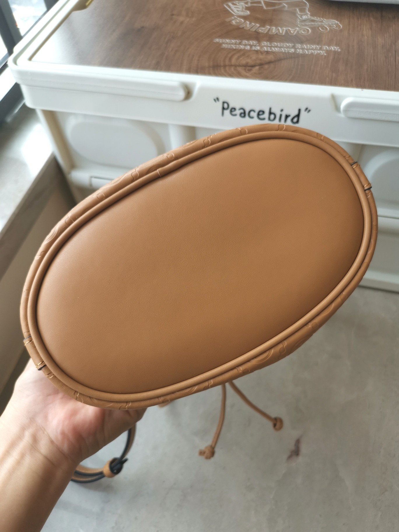 Tory Burch 新品1615牛浮雕皮压花水桶