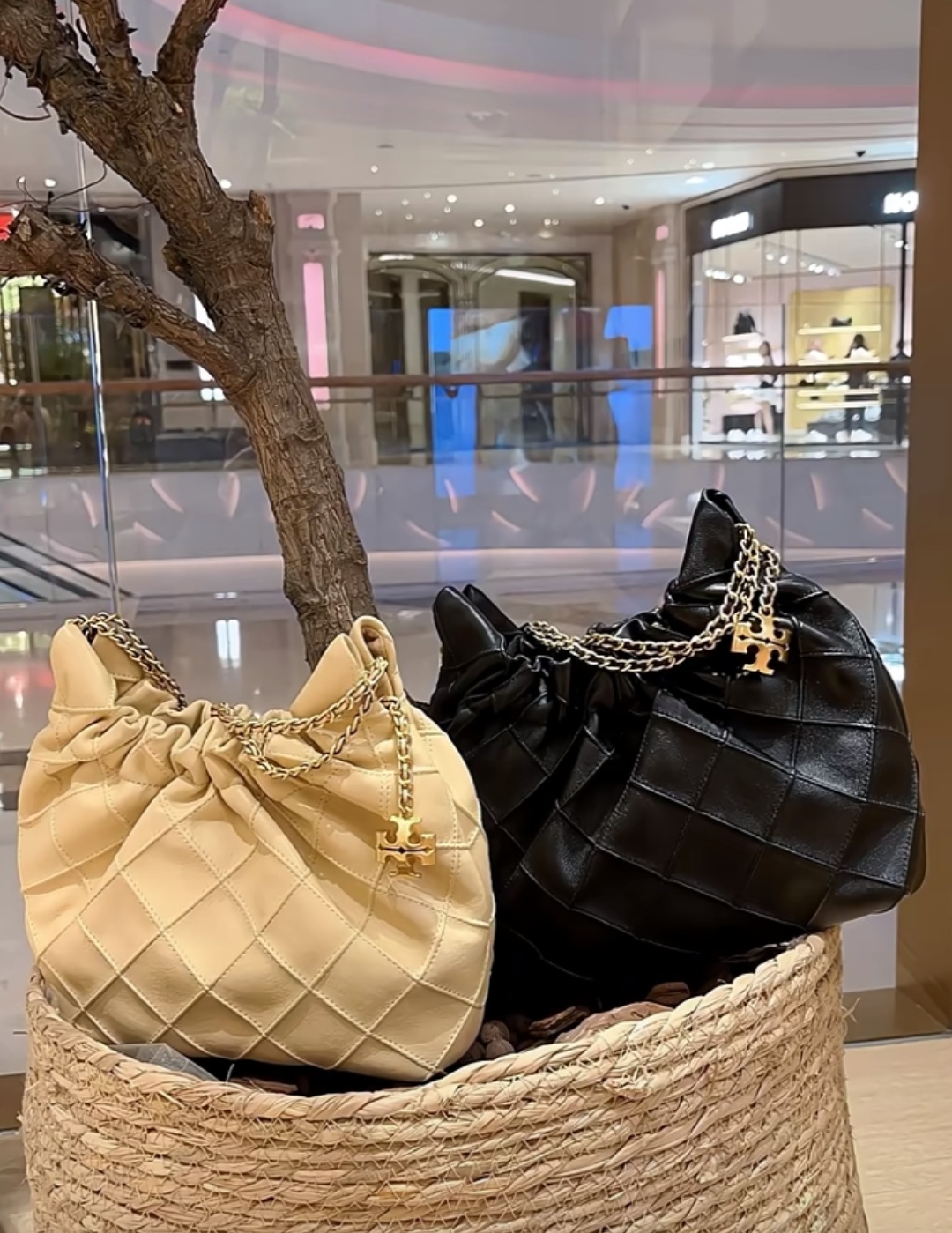 Tory Burch ～FLEMING系列抽绳托特包来咯