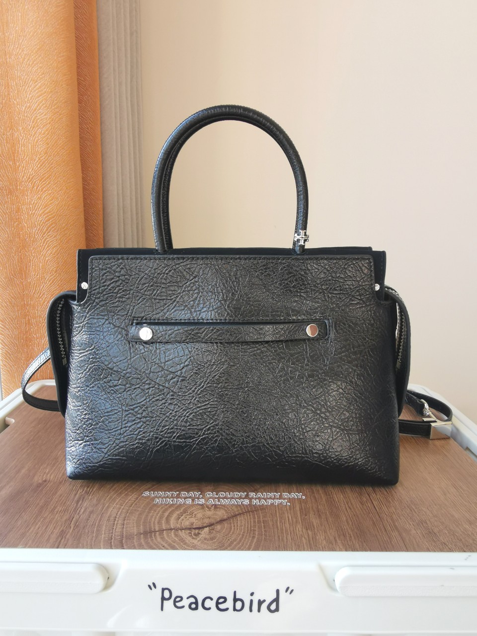 Tory Burch ～[编号905]MERCER 纹理手提包精选多层皮革 演绎柔软解构风格 精巧饰件搭配 拉链口袋