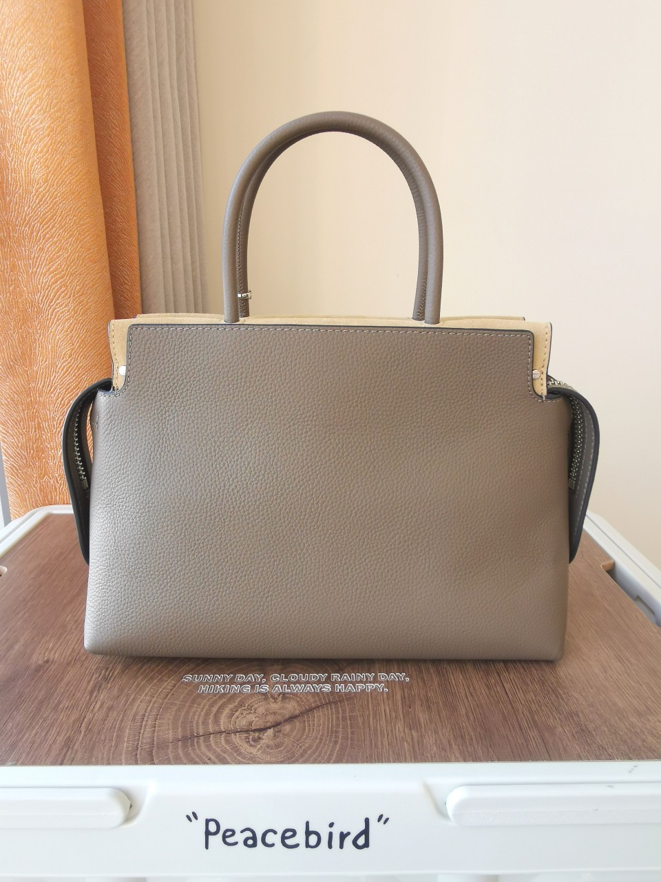 Tory Burch ～[编号905]MERCER 纹理手提包精选多层皮革 演绎柔软解构风格 精巧饰件搭配 拉链口袋