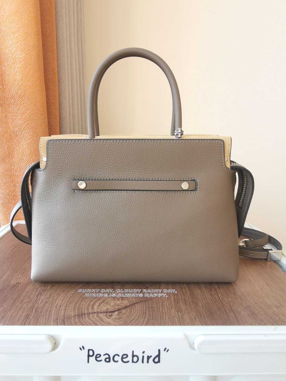 Tory Burch ～[编号905]MERCER 纹理手提包精选多层皮革 演绎柔软解构风格 精巧饰件搭配 拉链口袋
