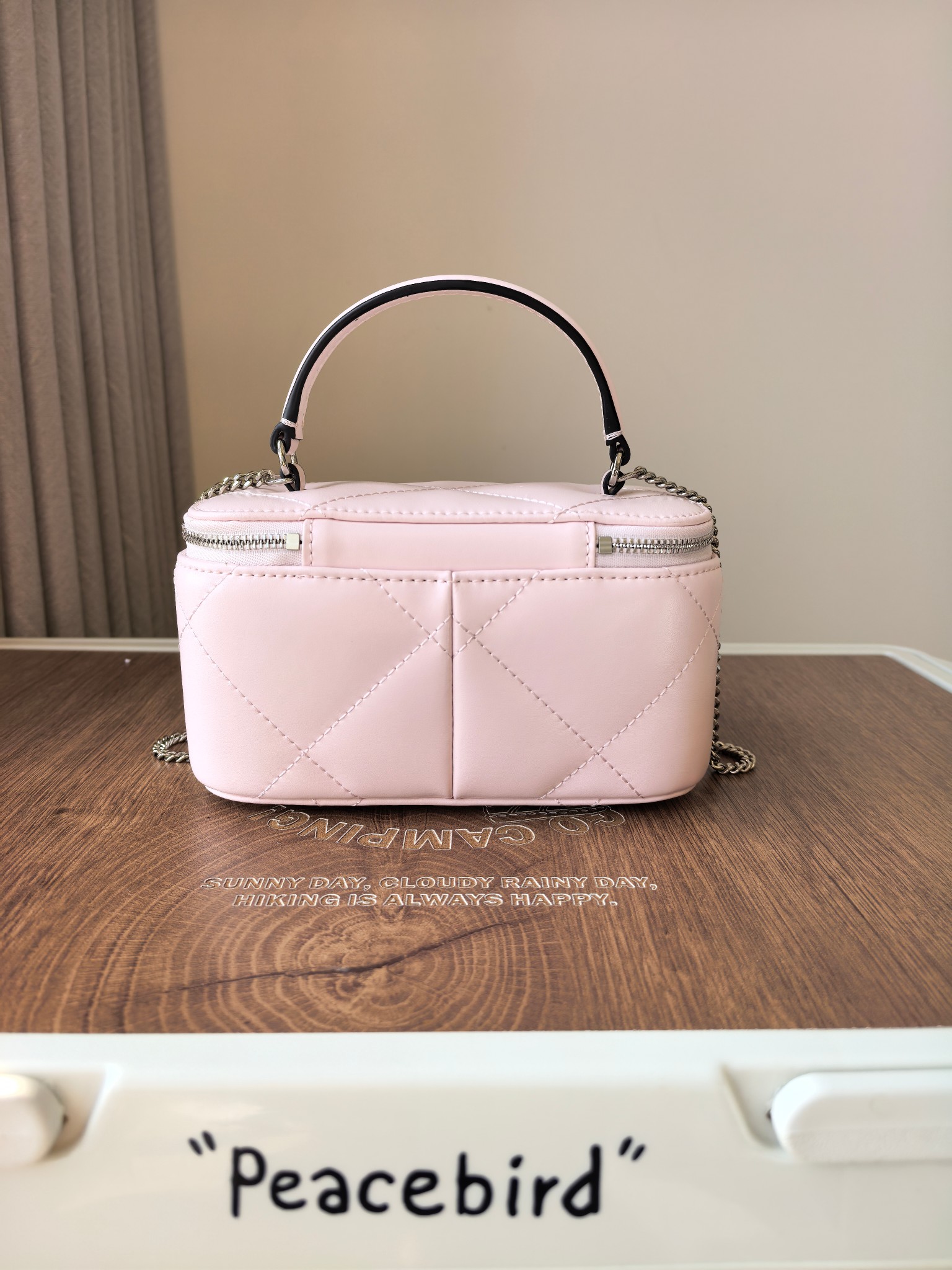 Tory Burch TORY BURCH KiraVanity斜挎包，可装下随身物件。有两种背法:用管状提柄手提，或用可拆卸链条背带斜挎