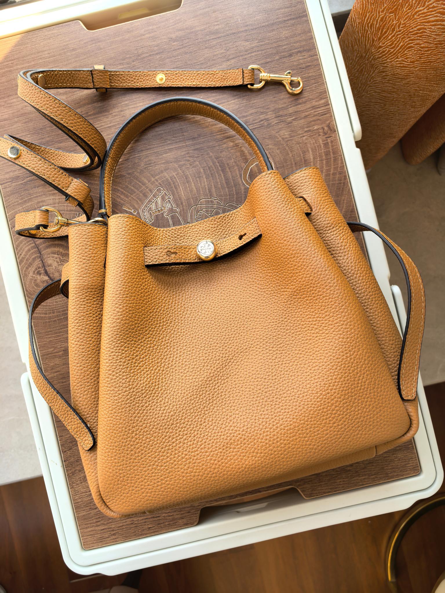 Tory Burch ～Toryburch全新抽绳购物托特包