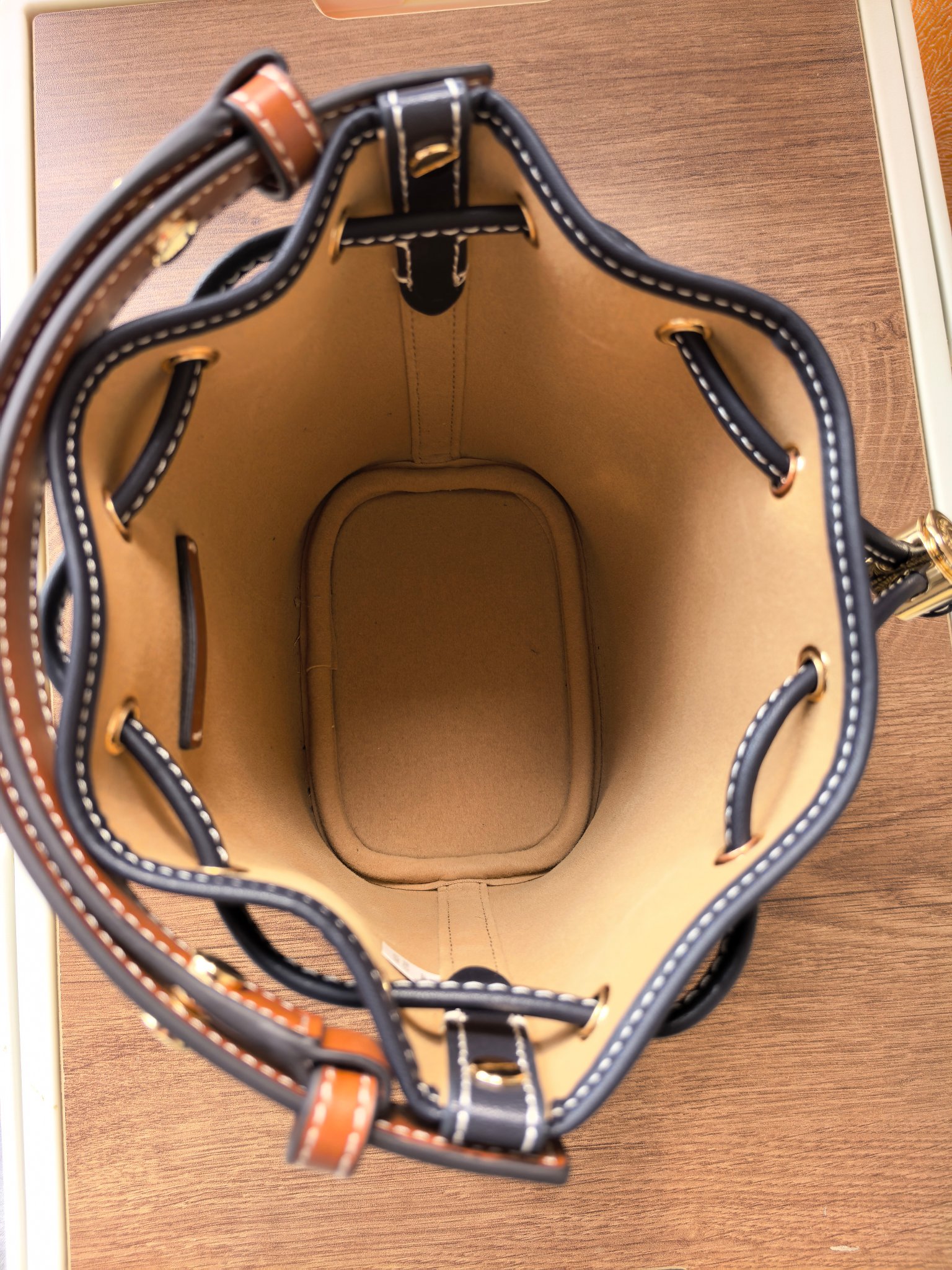 Tory Burch ToryBurch（新款1616A）老花水桶包 TMonogram图案 融合提花织物