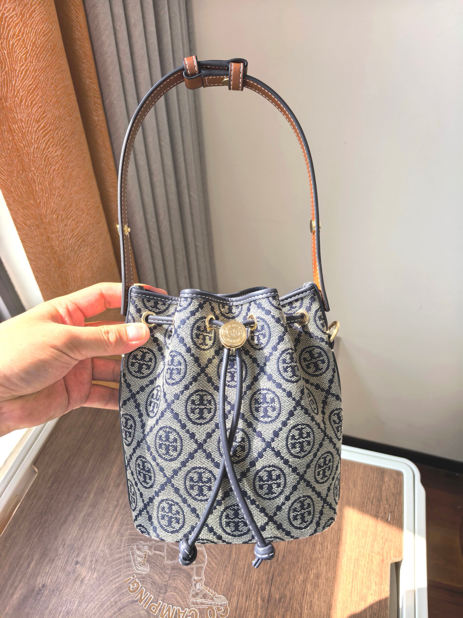 Tory Burch ToryBurch（新款1616A）老花水桶包 TMonogram图案 融合提花织物